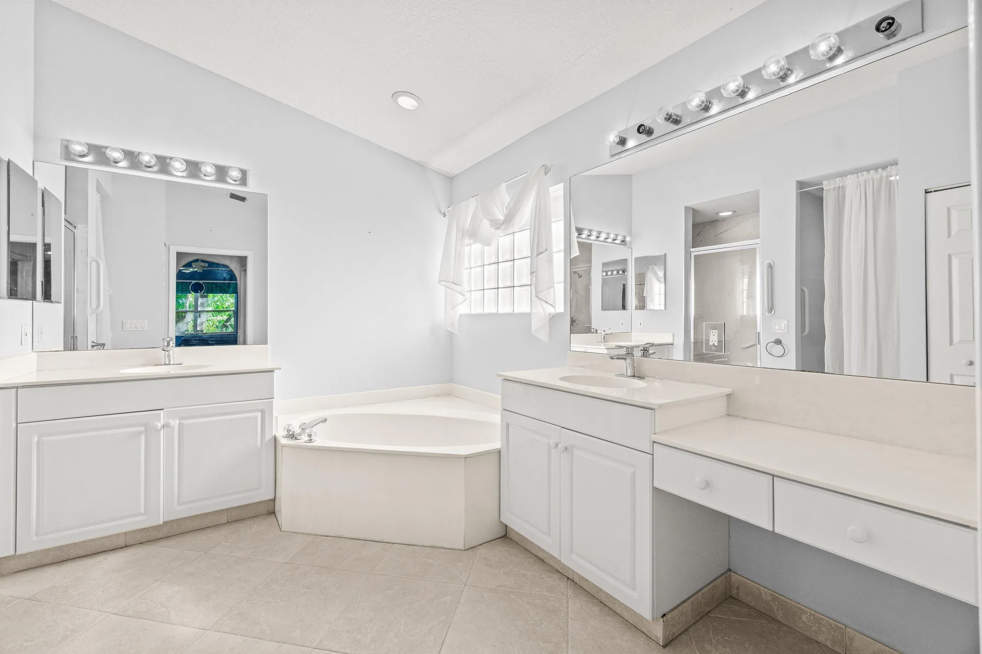 Property Slideshow image 27 of 36 | 6570 maybrook rd, Boynton Beach, FL, 33437