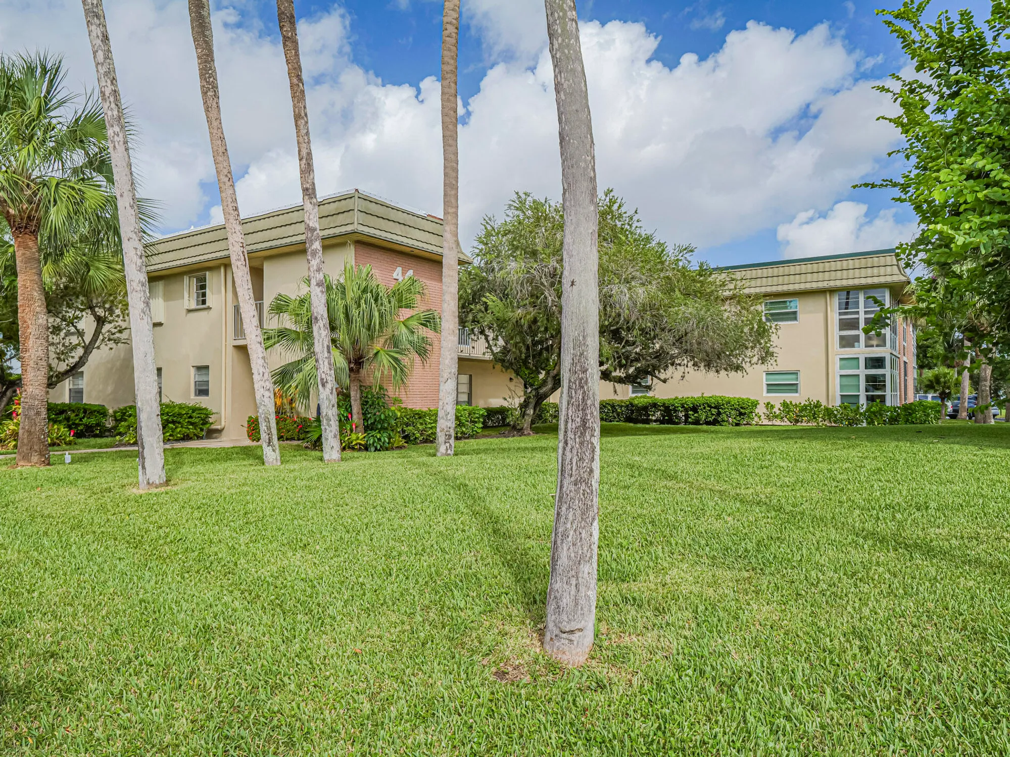 Property Slideshow image 31 of 39 | 44 vista gardens trl apt 104, Vero Beach, FL, 32962