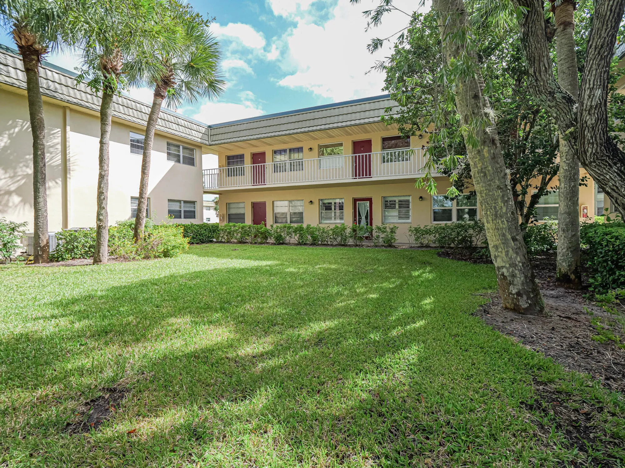 Property Slideshow image 33 of 39 | 44 vista gardens trl apt 104, Vero Beach, FL, 32962