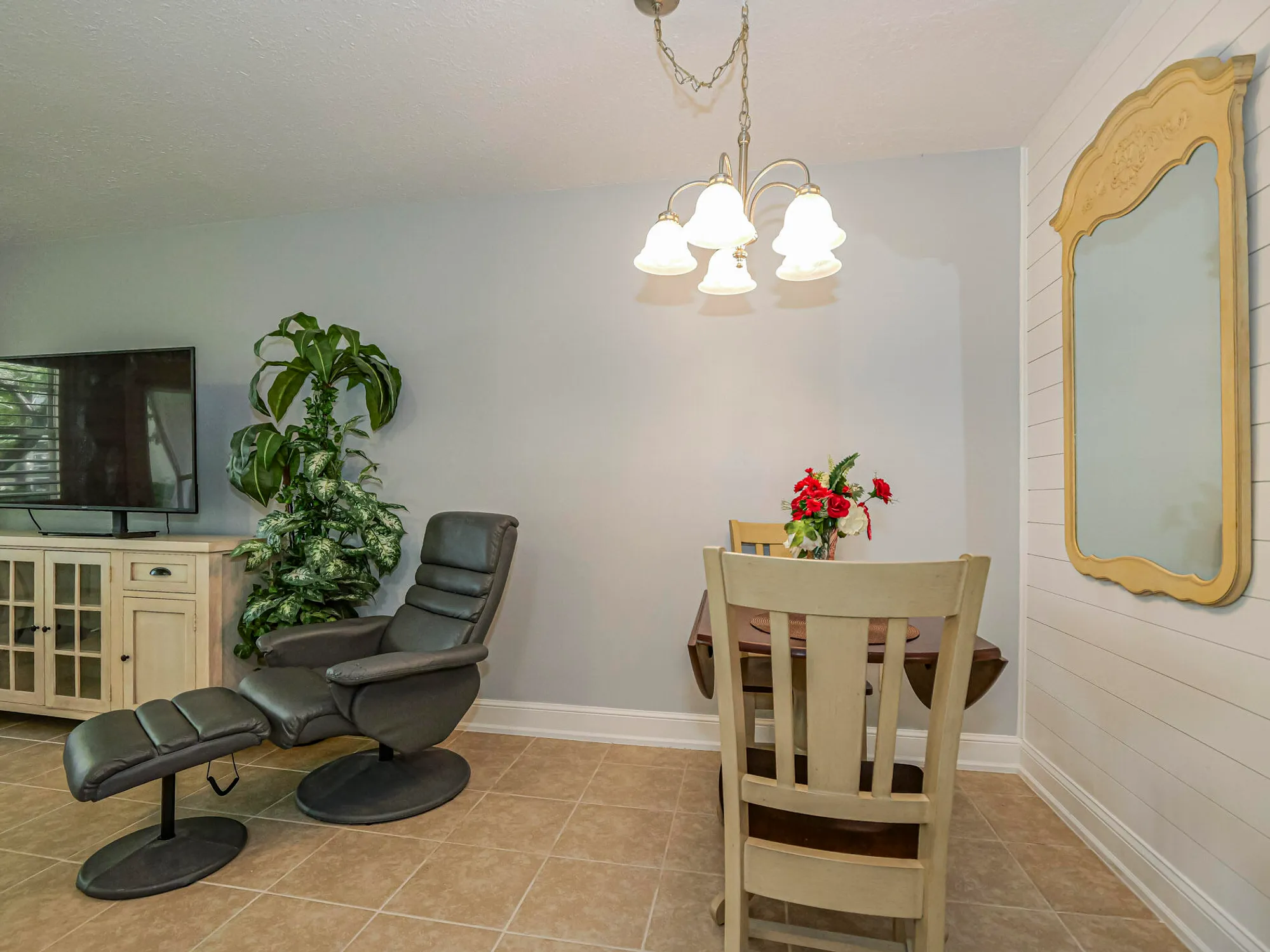 Property Slideshow image 12 of 39 | 44 vista gardens trl apt 104, Vero Beach, FL, 32962