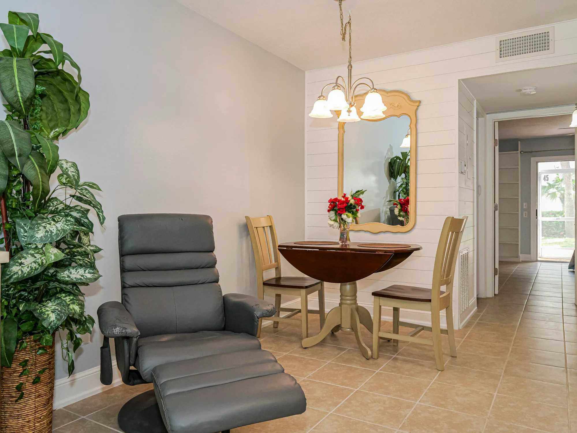 Property Slideshow image 11 of 39 | 44 vista gardens trl apt 104, Vero Beach, FL, 32962