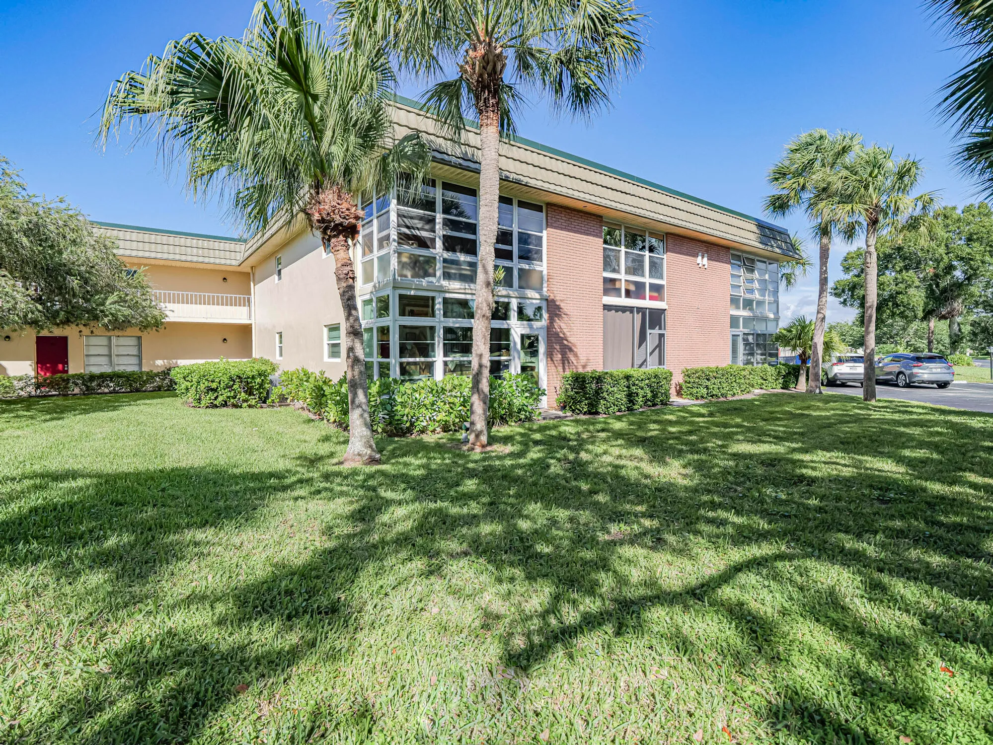 Property Slideshow image 2 of 39 | 44 vista gardens trl apt 104, Vero Beach, FL, 32962