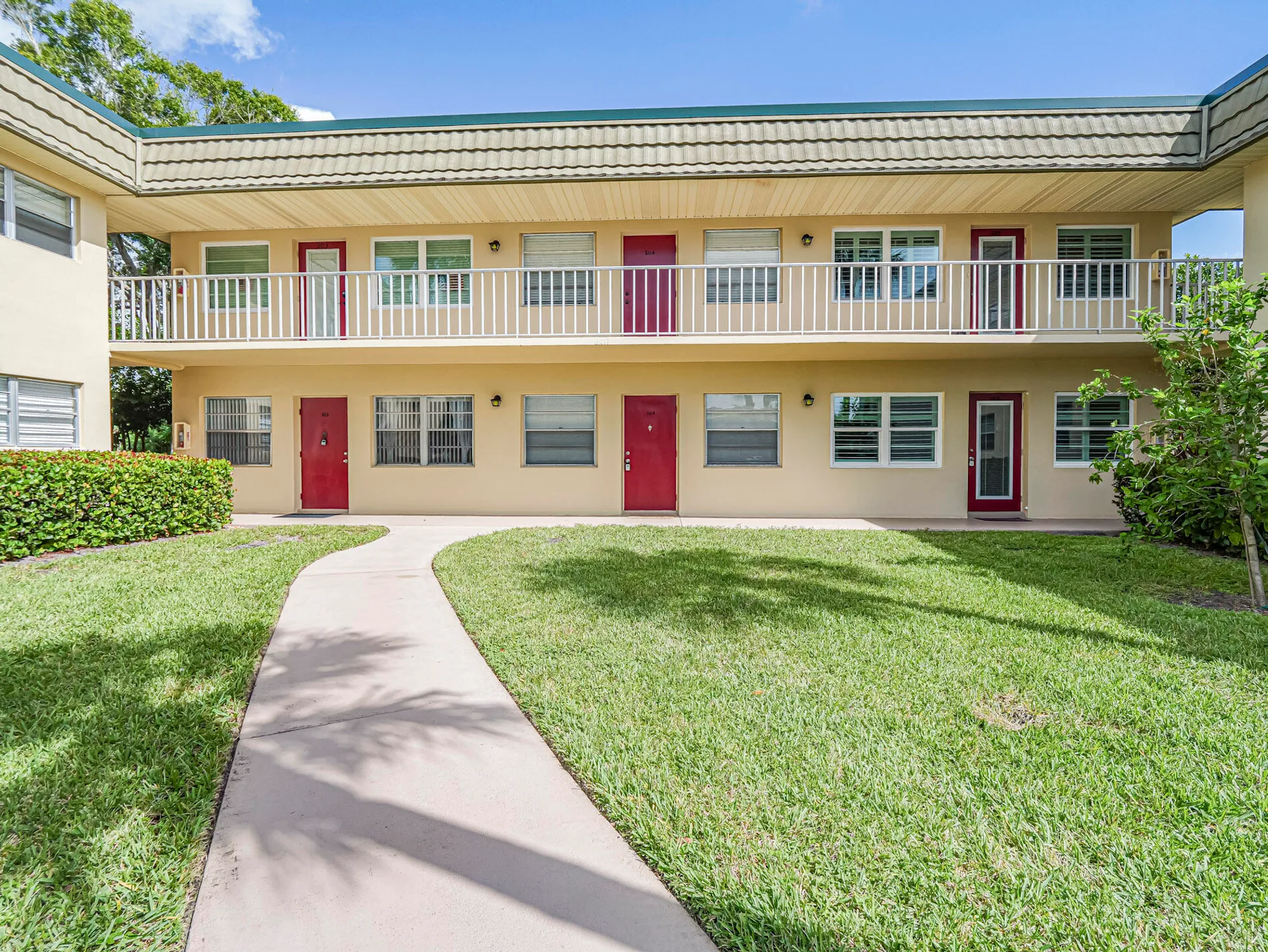 Property Slideshow image 1 of 38 | 28 vista gardens trl apt 105, Vero Beach, FL, 32962