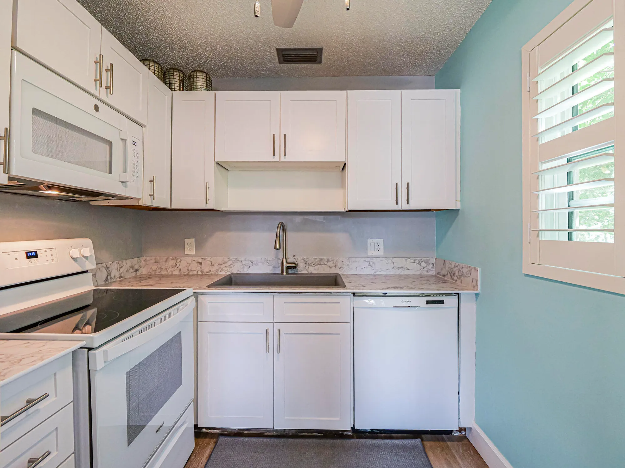 Property Slideshow image 13 of 38 | 28 vista gardens trl apt 105, Vero Beach, FL, 32962