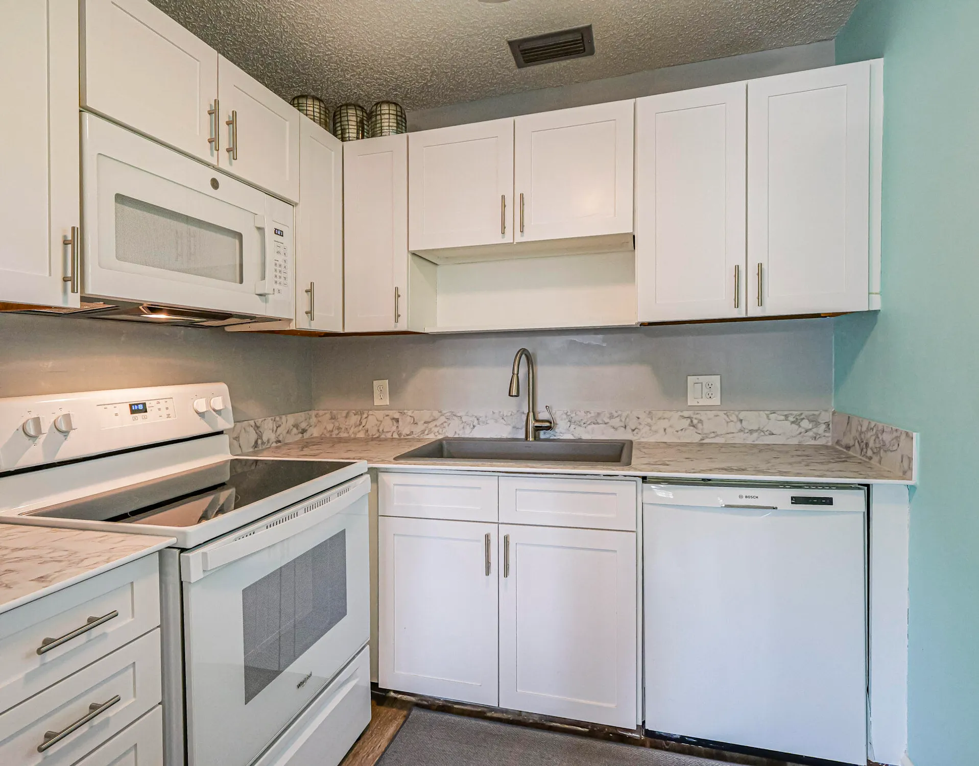 Property Slideshow image 16 of 38 | 28 vista gardens trl apt 105, Vero Beach, FL, 32962