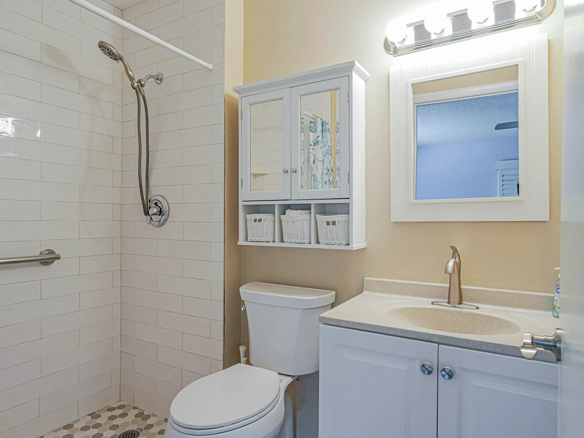 Property Slideshow image 22 of 38 | 28 vista gardens trl apt 105, Vero Beach, FL, 32962
