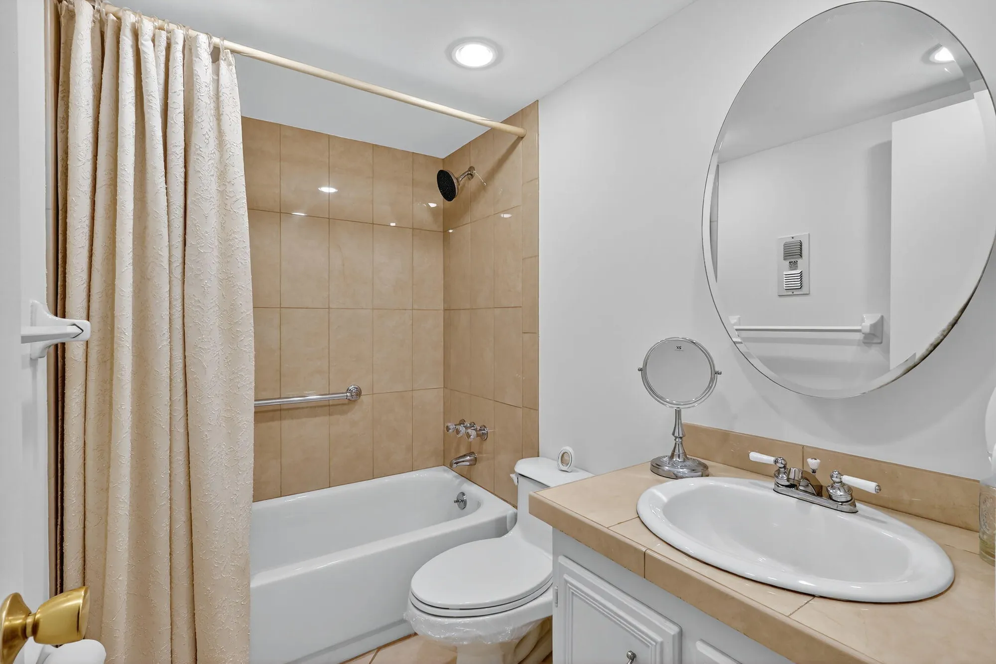 Property Slideshow image 21 of 38 | 624 snug harbor dr b8, Boynton Beach, FL, 33435