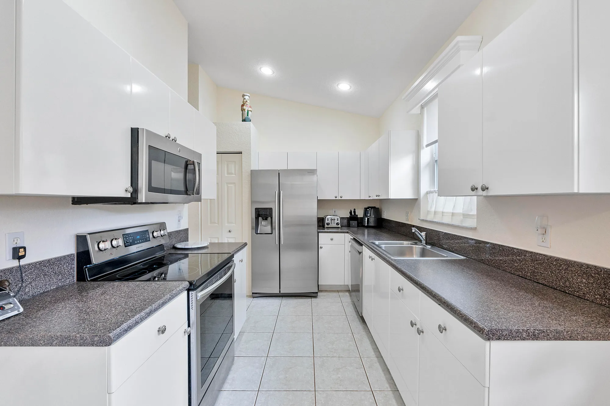 Property Slideshow image 11 of 38 | 7123 via genova, Delray Beach, FL, 33446