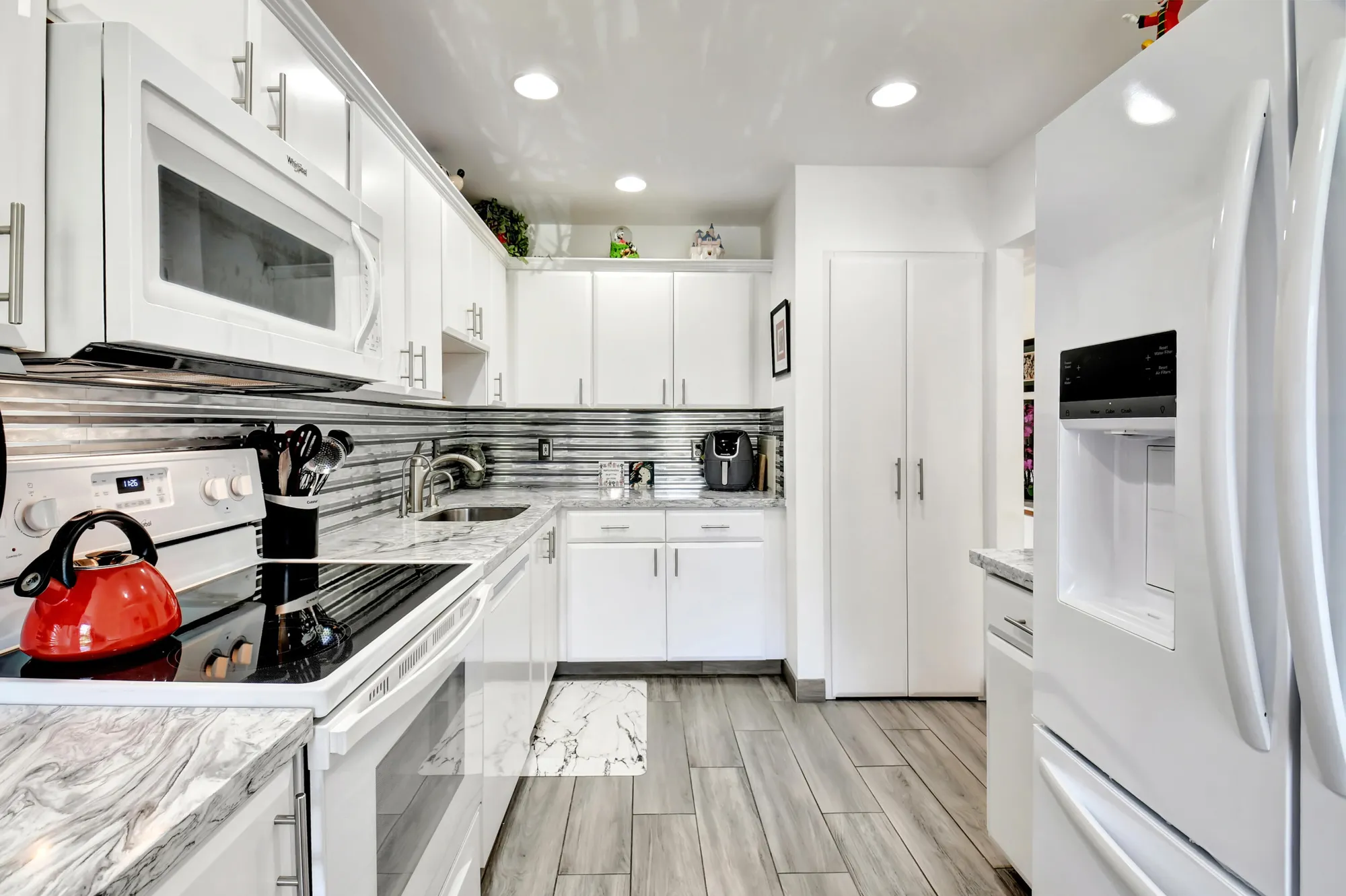 Property Slideshow image 9 of 84 | 15 stratford dr e b, Boynton Beach, FL, 33436