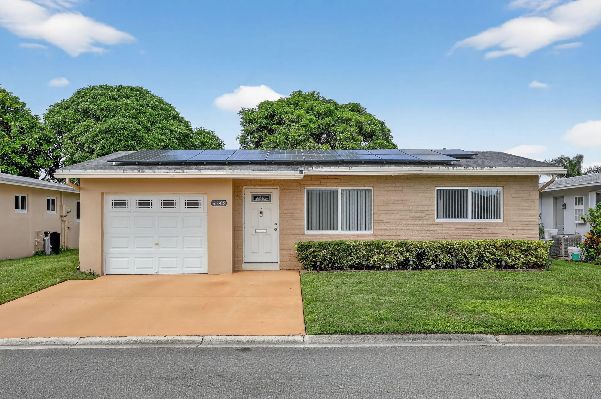 Property Slideshow image 1 of 33 | 6945 nw 14th st, Margate, FL, 33063