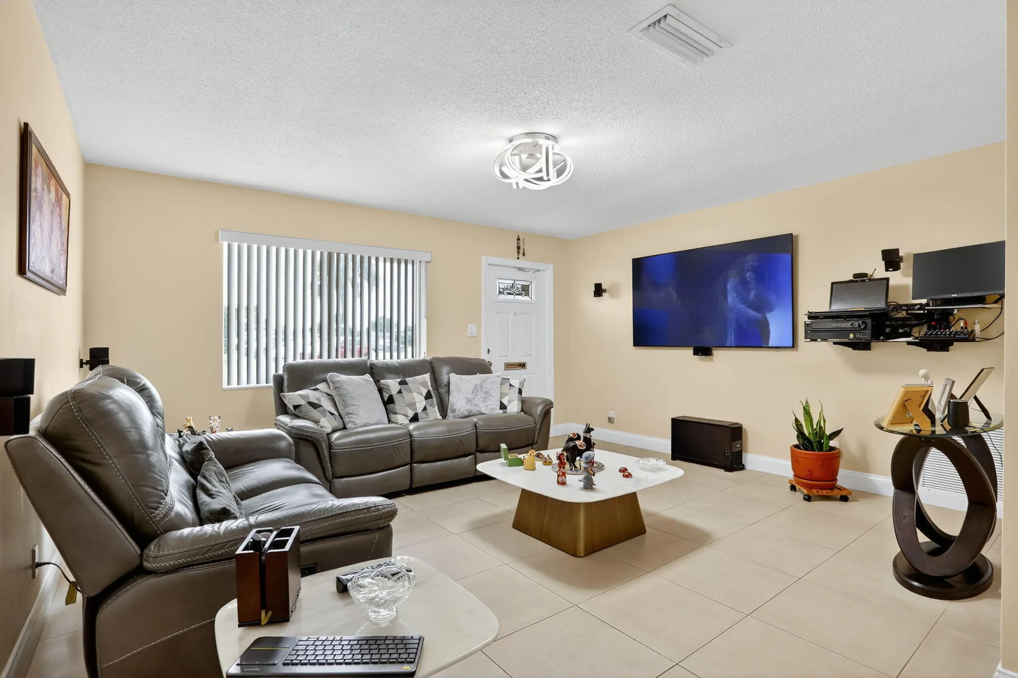 Property Slideshow image 4 of 33 | 6945 nw 14th st, Margate, FL, 33063