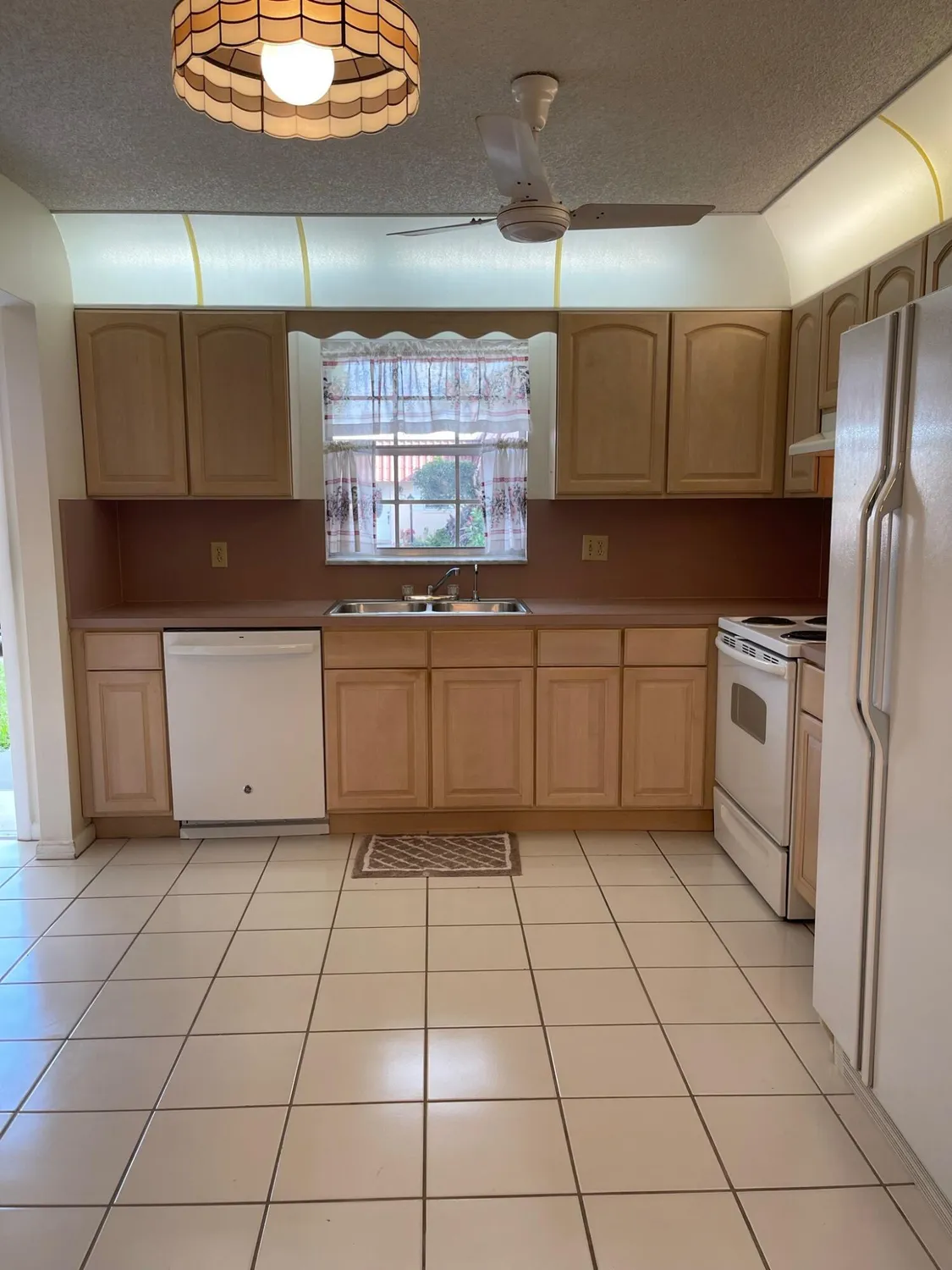 Property Slideshow image 5 of 24 | 570 laconia cir, Lake Worth, FL, 33467