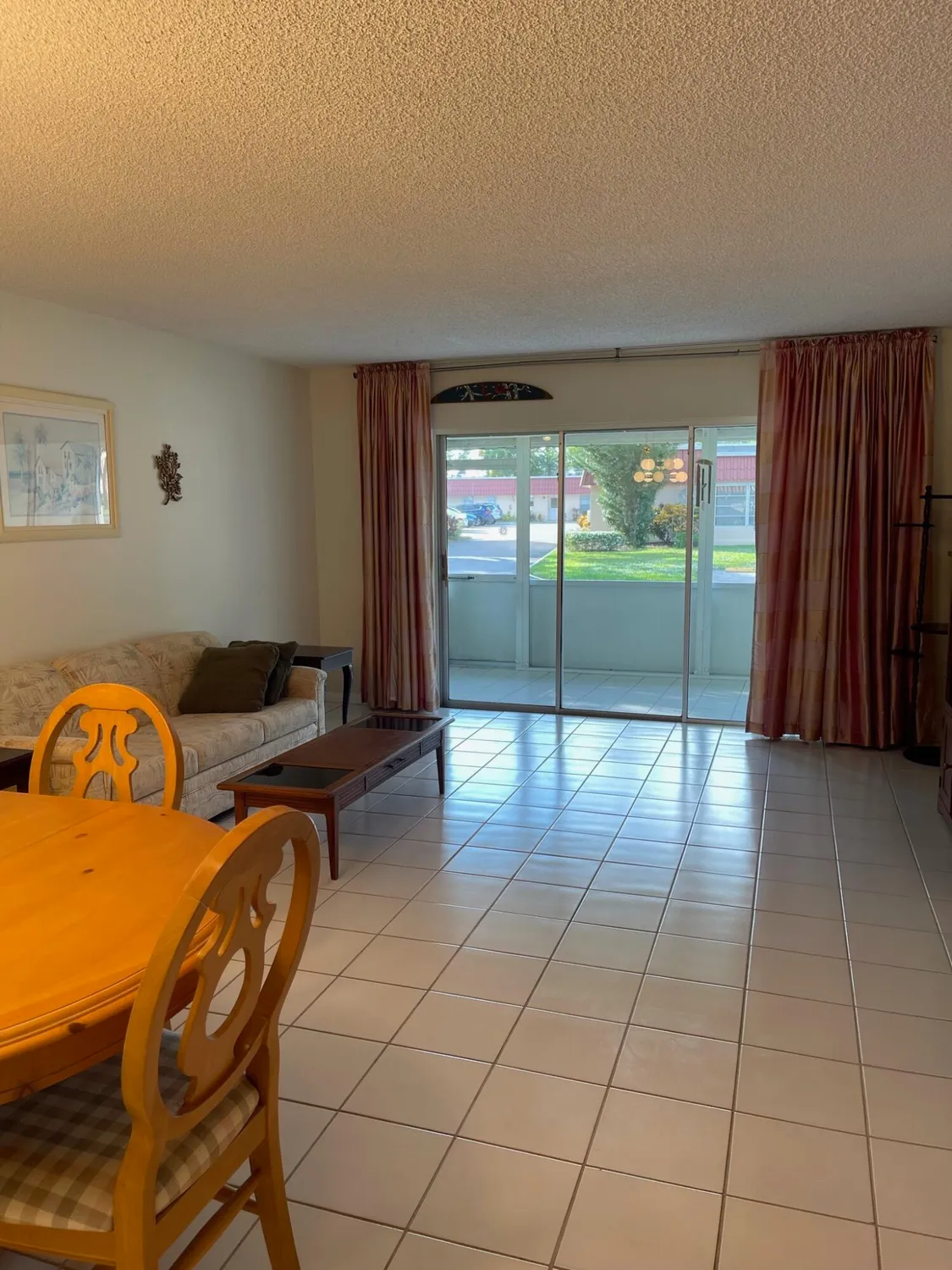 Property Slideshow image 8 of 24 | 570 laconia cir, Lake Worth, FL, 33467