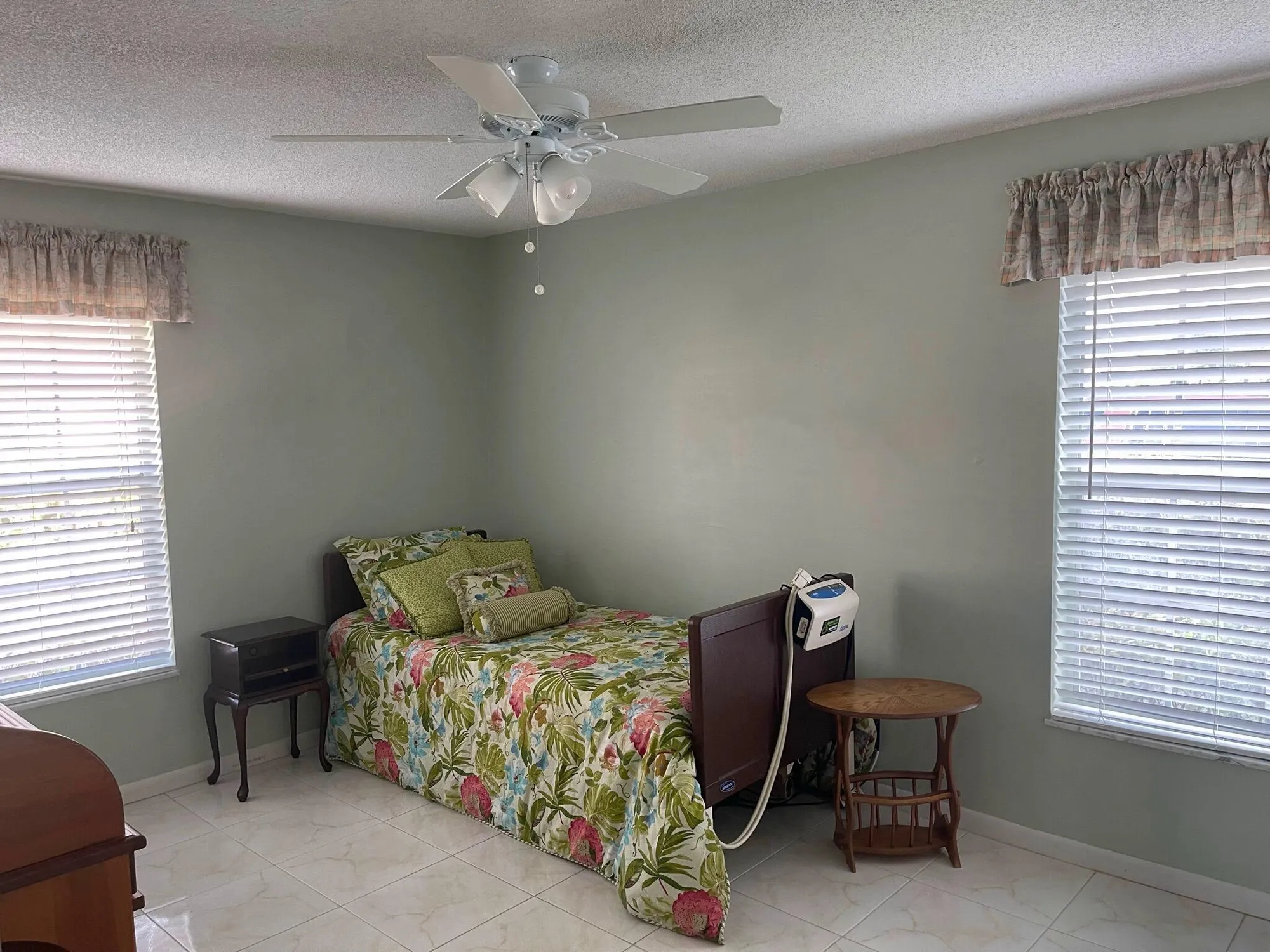 Property Slideshow image 12 of 24 | 570 laconia cir, Lake Worth, FL, 33467
