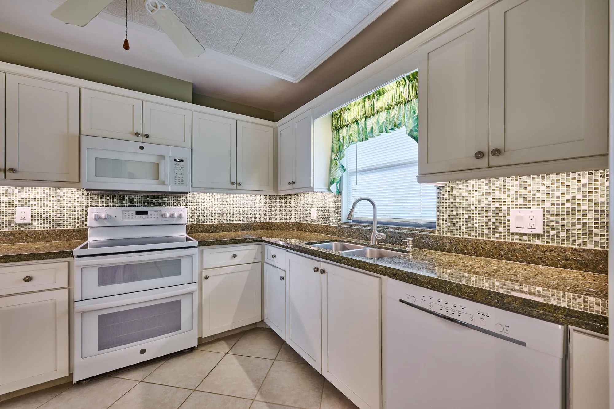 Property Slideshow image 17 of 39 | 200 intracoastal pl apt 402, Jupiter, FL, 33469
