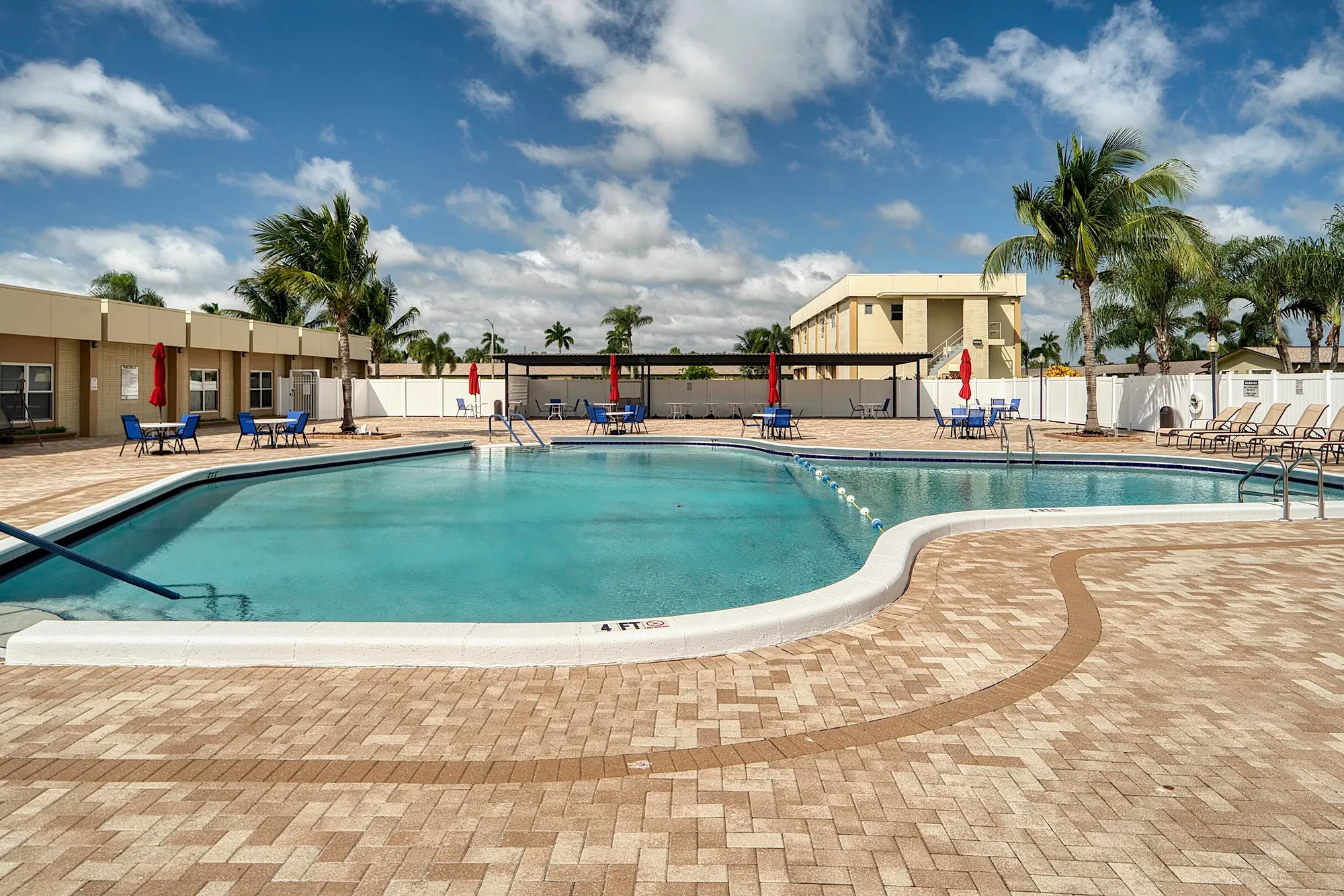Property Slideshow image 38 of 47 | 2930 crosley dr m, West Palm Beach, FL, 33415