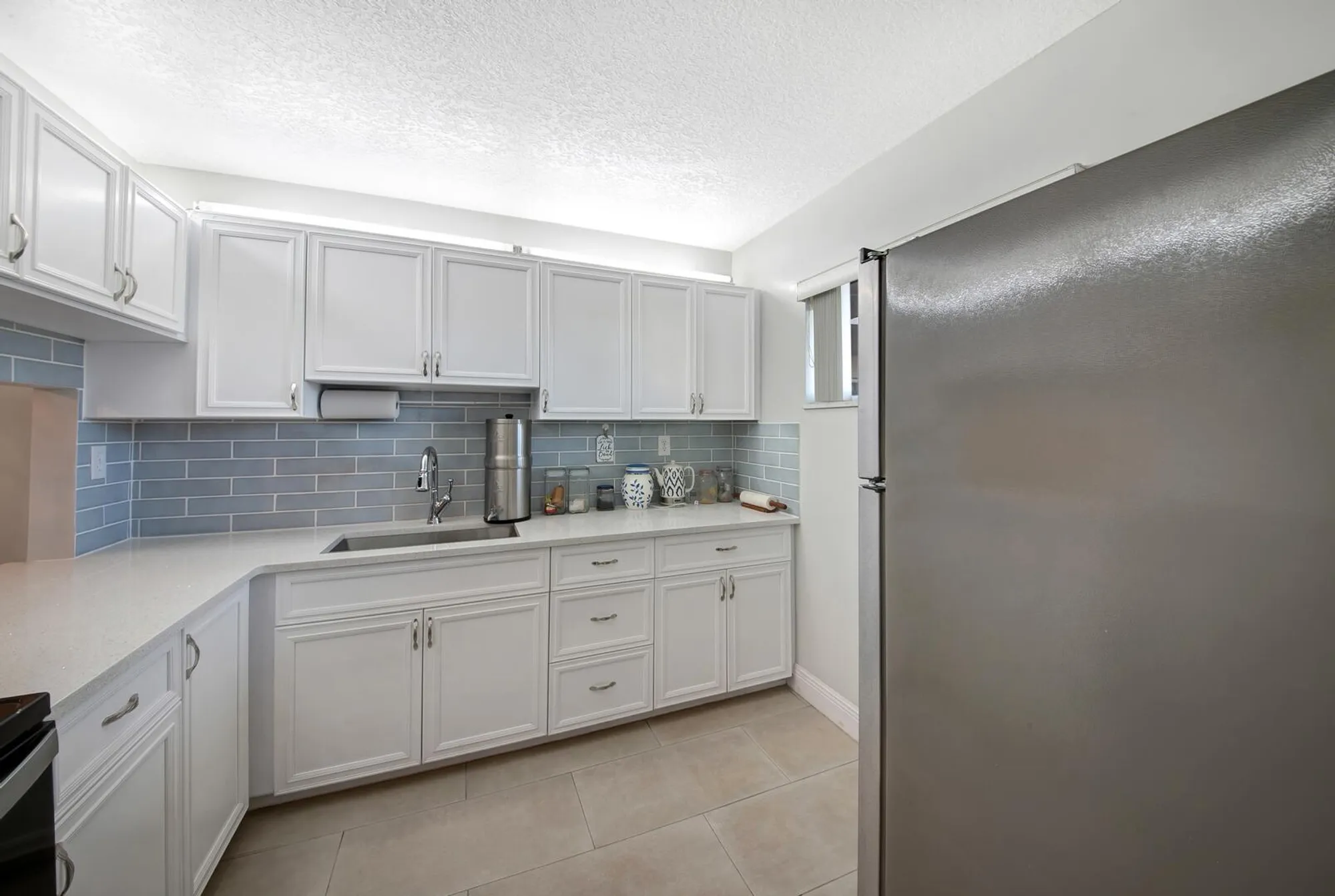 Property Slideshow image 8 of 24 | 2812 garden dr 109, Lake Worth, FL, 33461