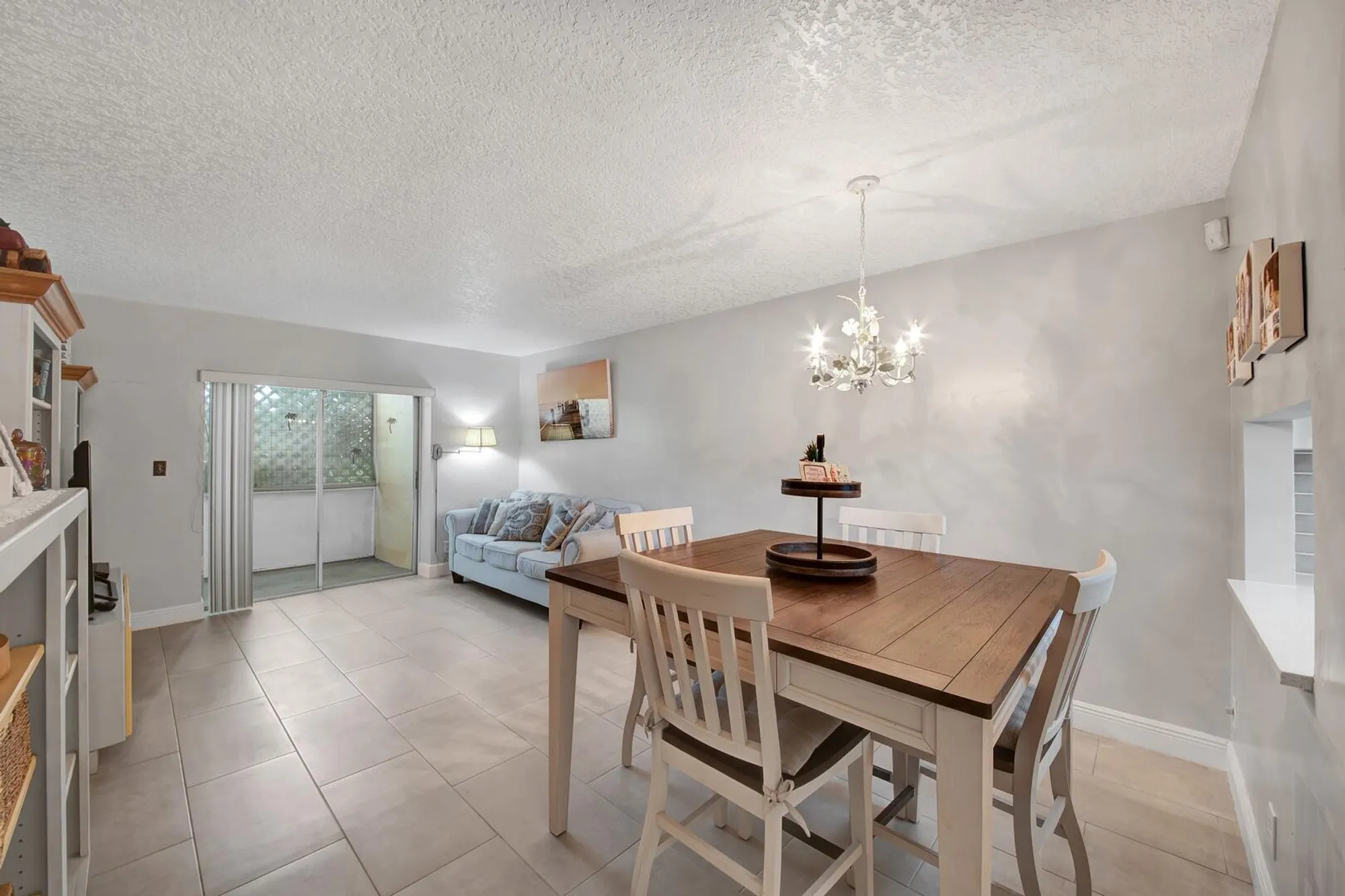 Property Slideshow image 5 of 24 | 2812 garden dr 109, Lake Worth, FL, 33461