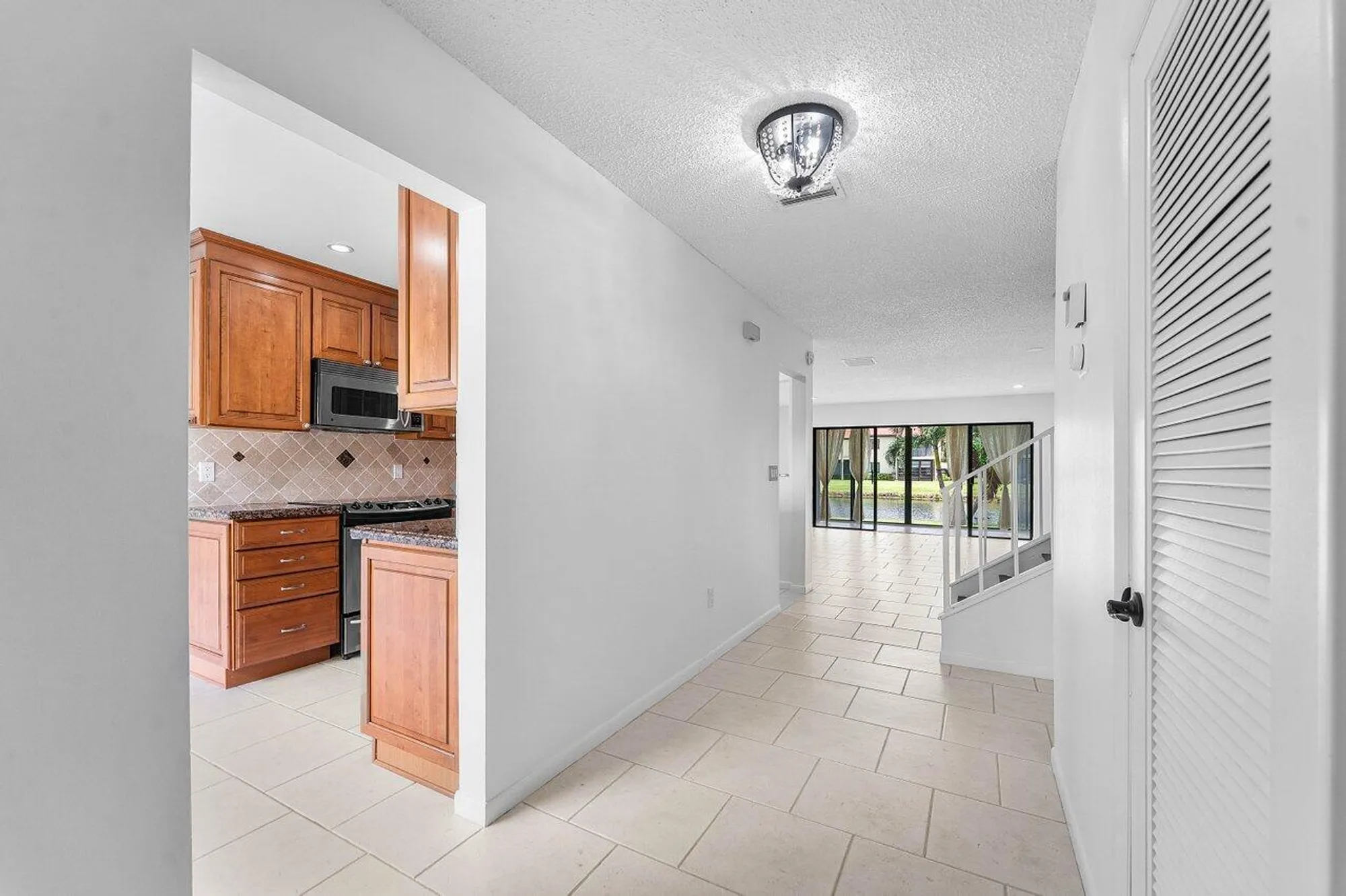 Property Slideshow image 6 of 53 | 8566 casa del lago 47 f, Boca Raton, FL, 33433