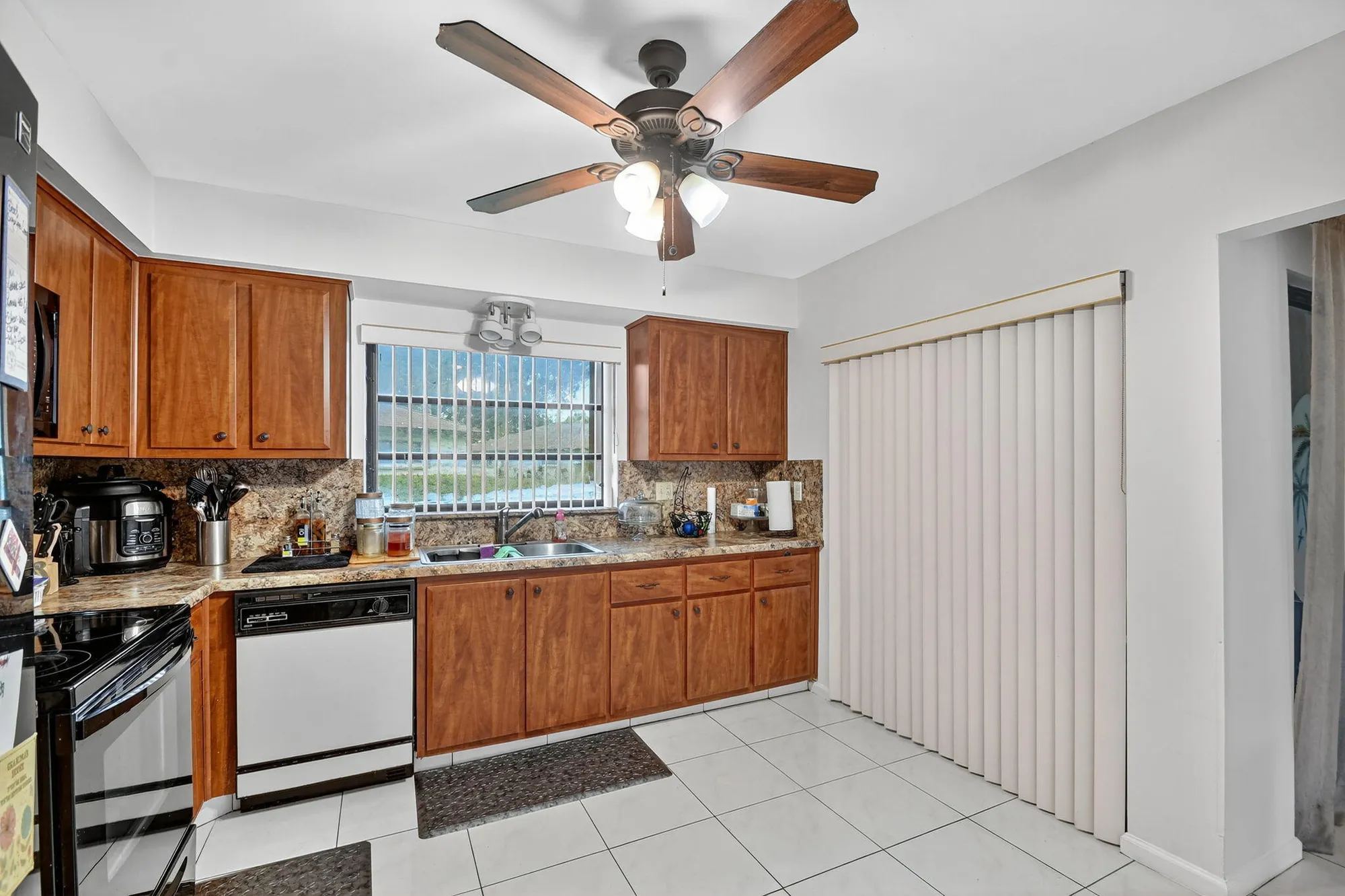 Property Slideshow image 21 of 45 | 4768 storkwood ter b, Boynton Beach, FL, 33436