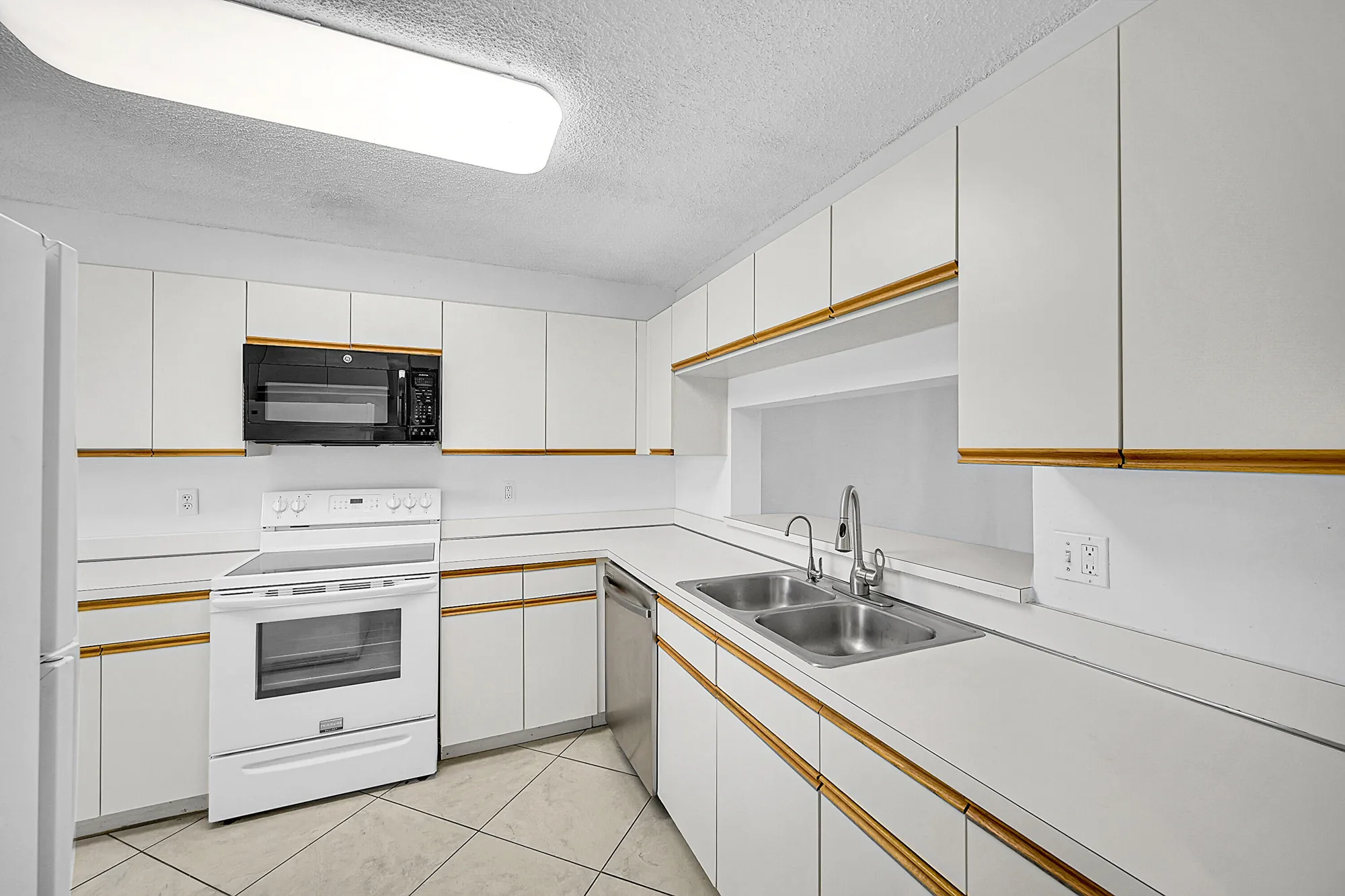 Property Slideshow image 4 of 42 | 4725 lucerne lakes blvd 411, Lake Worth, FL, 33467