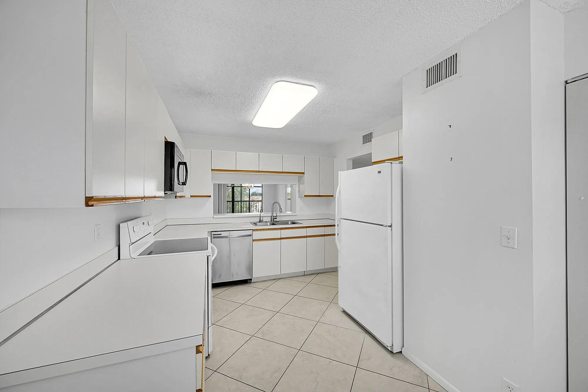 Property Slideshow image 5 of 42 | 4725 lucerne lakes blvd 411, Lake Worth, FL, 33467