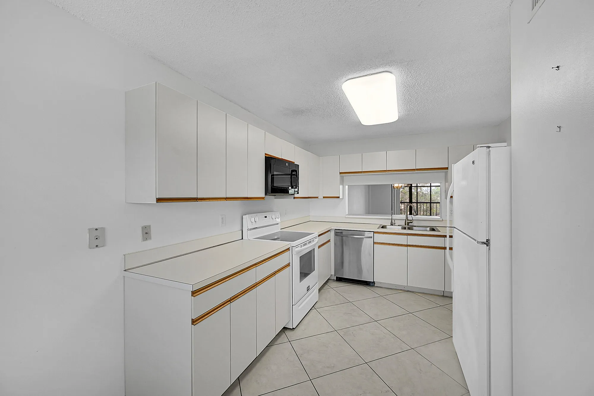 Property Slideshow image 6 of 42 | 4725 lucerne lakes blvd 411, Lake Worth, FL, 33467