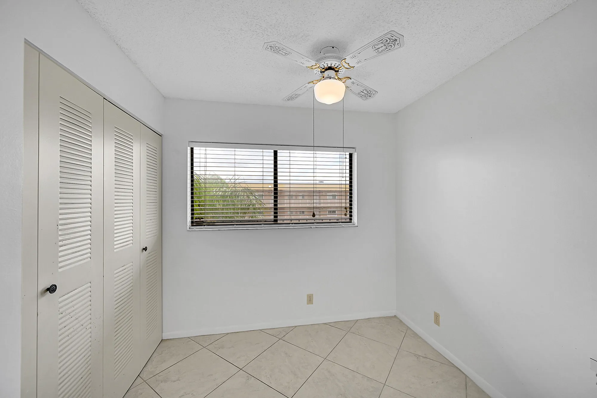 Property Slideshow image 10 of 42 | 4725 lucerne lakes blvd 411, Lake Worth, FL, 33467