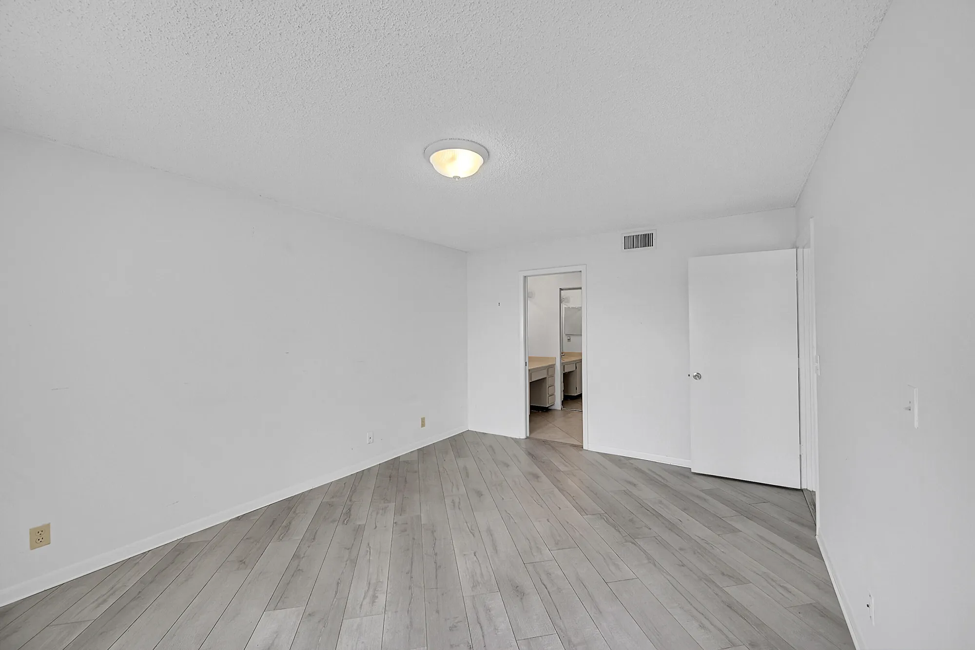 Property Slideshow image 19 of 42 | 4725 lucerne lakes blvd 411, Lake Worth, FL, 33467