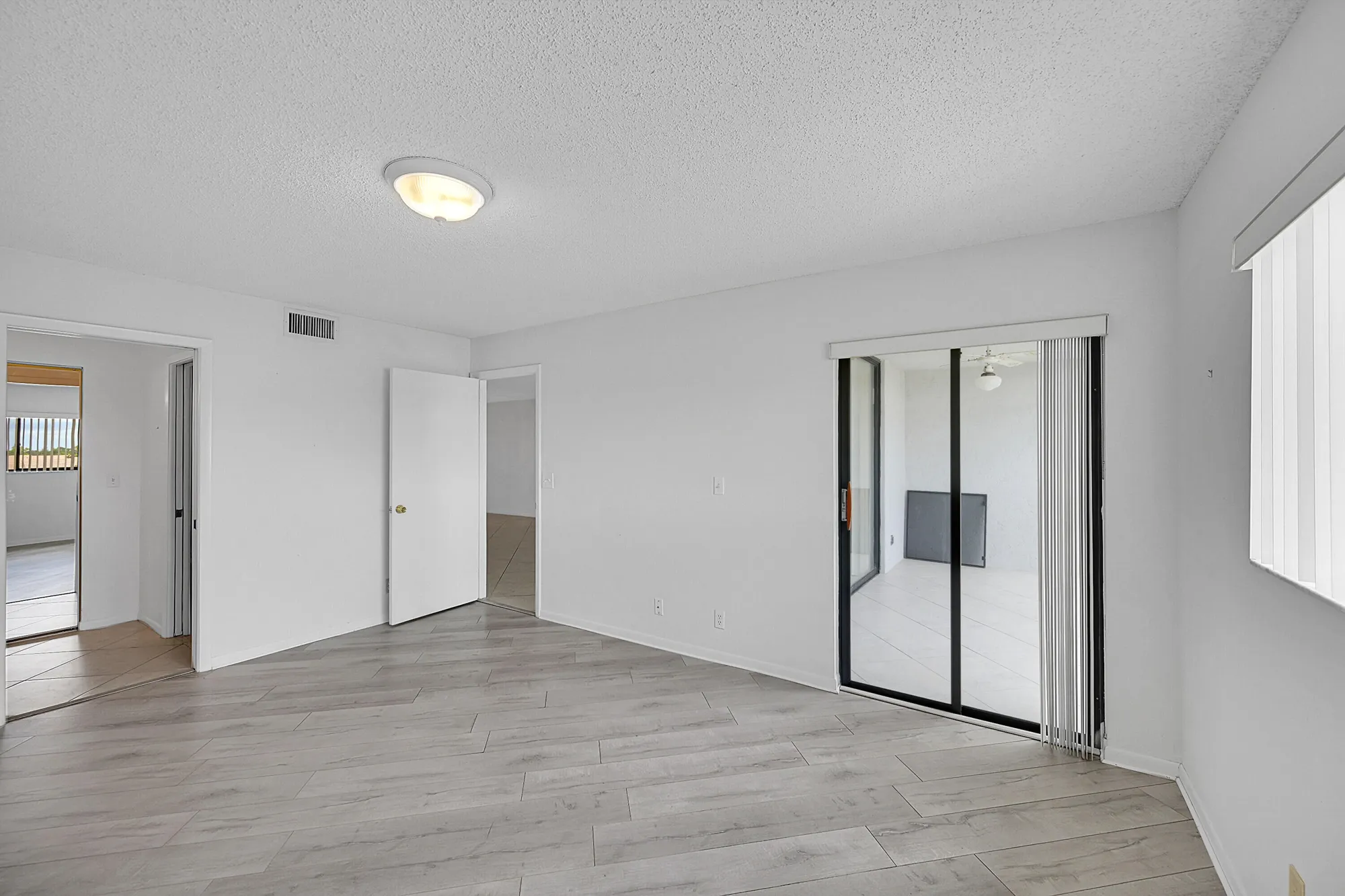 Property Slideshow image 15 of 42 | 4725 lucerne lakes blvd 411, Lake Worth, FL, 33467