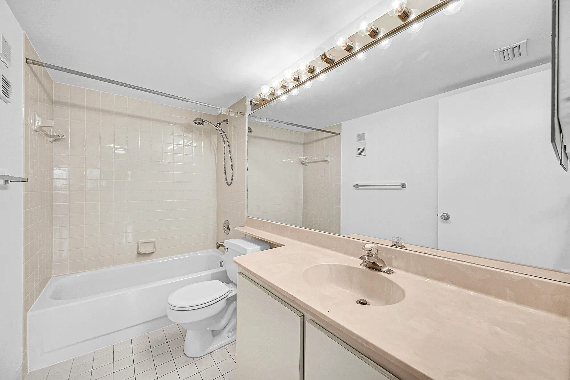 Property Slideshow image 22 of 42 | 4725 lucerne lakes blvd 411, Lake Worth, FL, 33467