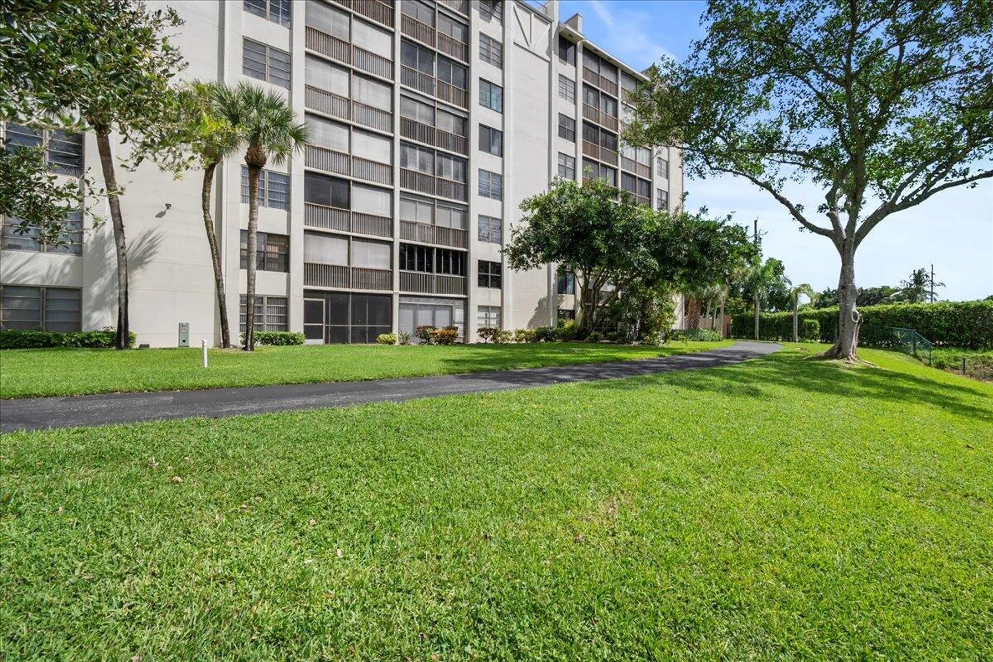 Property Slideshow image 20 of 39 | 14475 strathmore ln apt 402, Delray Beach, FL, 33446