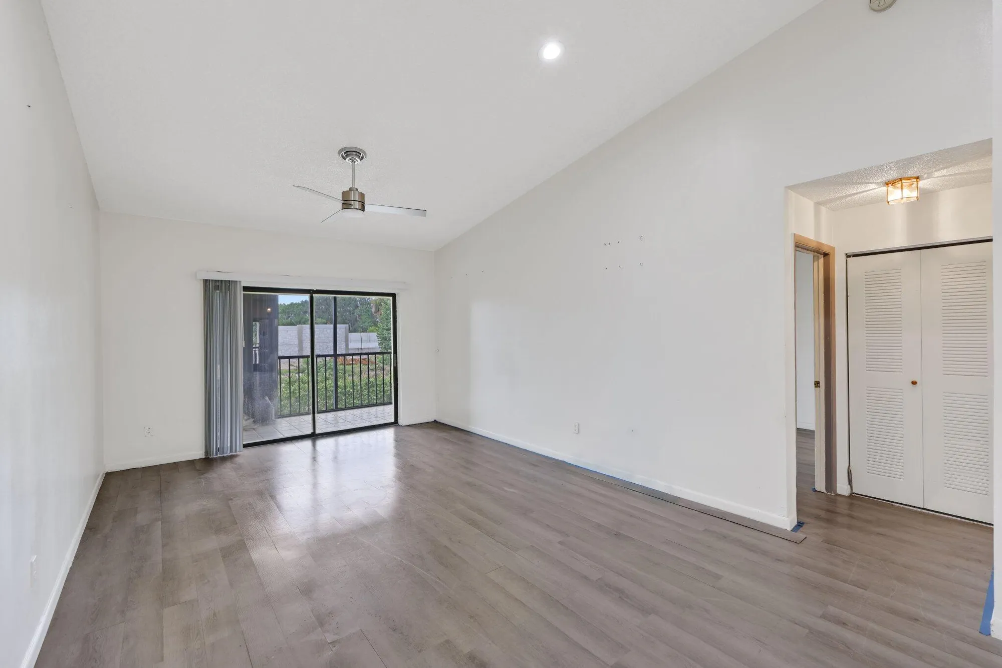 Property Slideshow image 11 of 28 | 7891 willow spring dr 1022, Lake Worth, FL, 33467