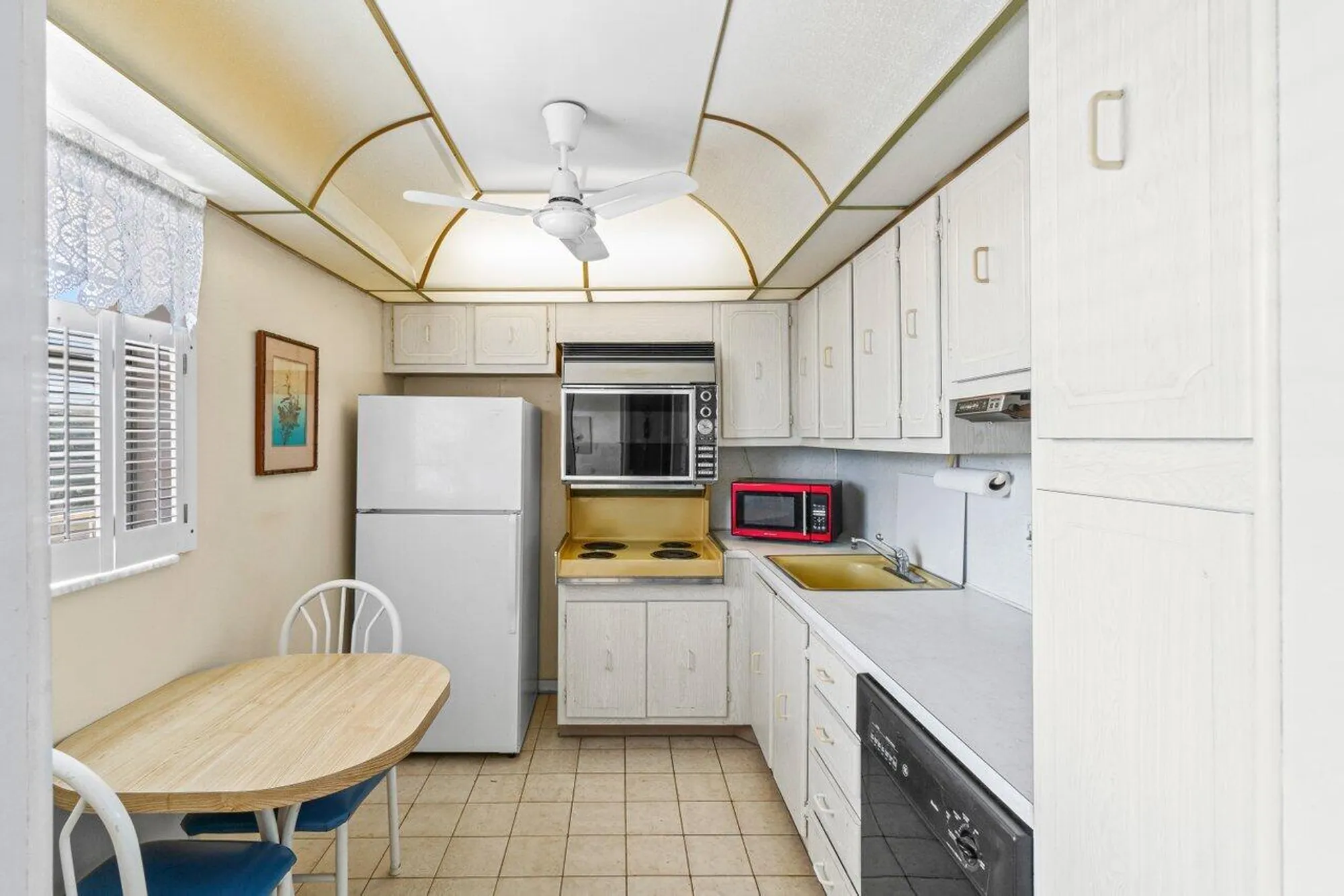 Property Slideshow image 6 of 27 | 2615 ne 3rd ct apt 308, Boynton Beach, FL, 33435
