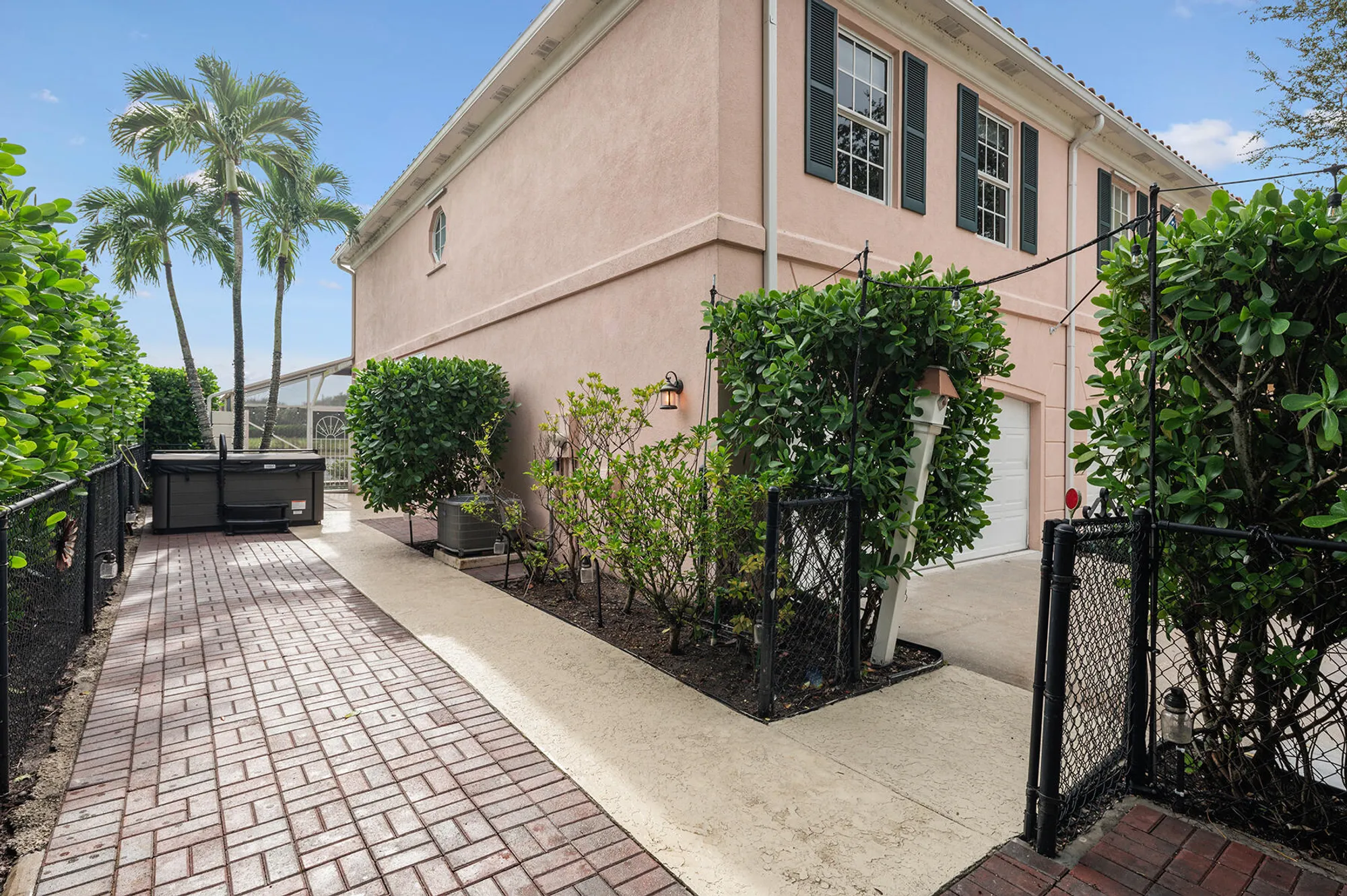 Property Slideshow image 4 of 60 | 2064 tigris dr, West Palm Beach, FL, 33411