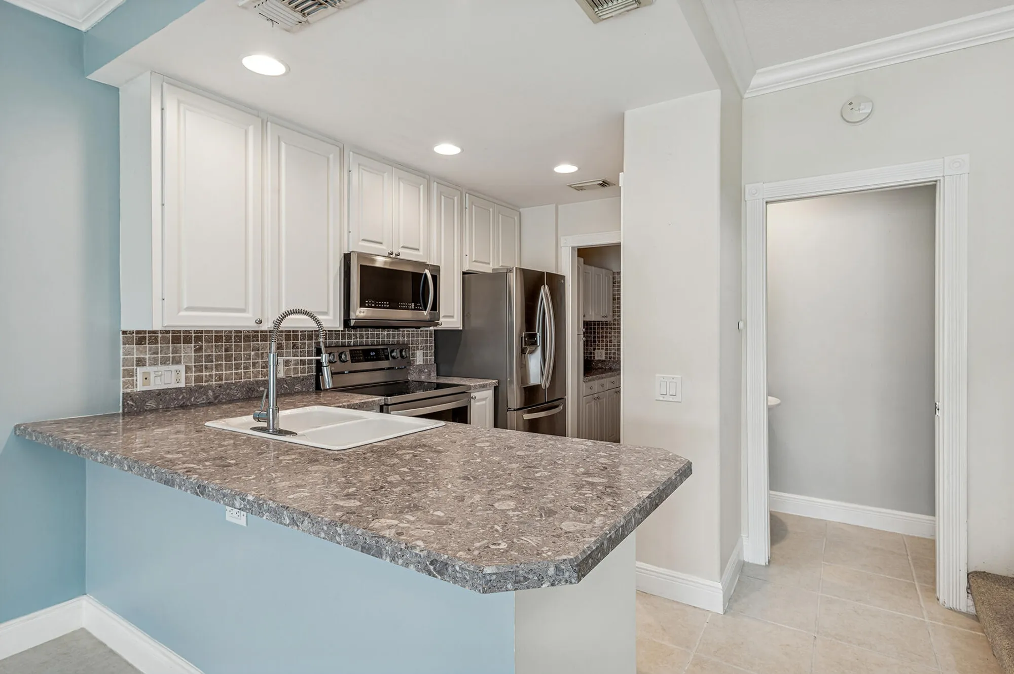 Property Slideshow image 11 of 60 | 2064 tigris dr, West Palm Beach, FL, 33411