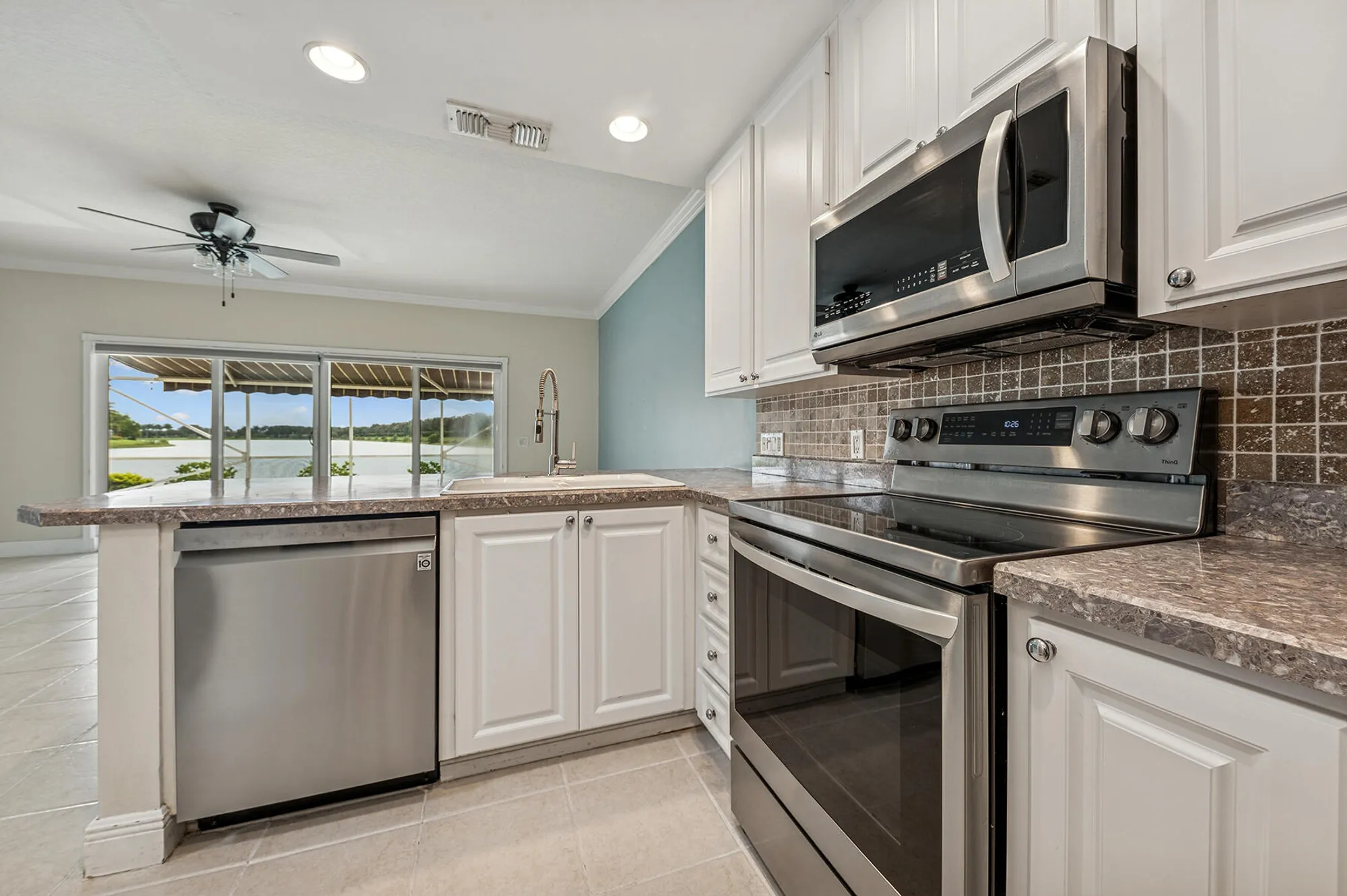 Property Slideshow image 14 of 60 | 2064 tigris dr, West Palm Beach, FL, 33411