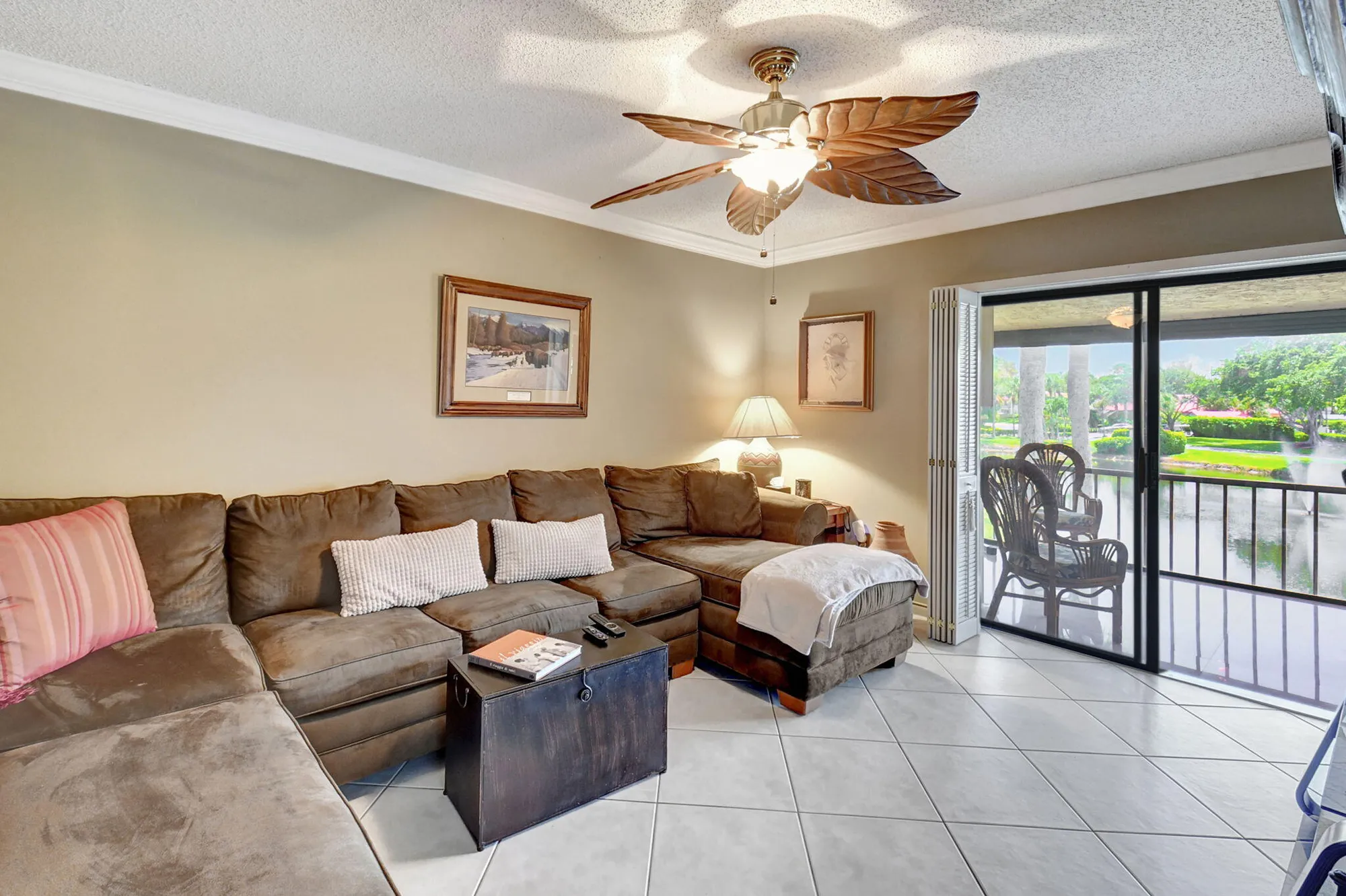 Property Slideshow image 14 of 48 | 21214 lago cir b, Boca Raton, FL, 33433