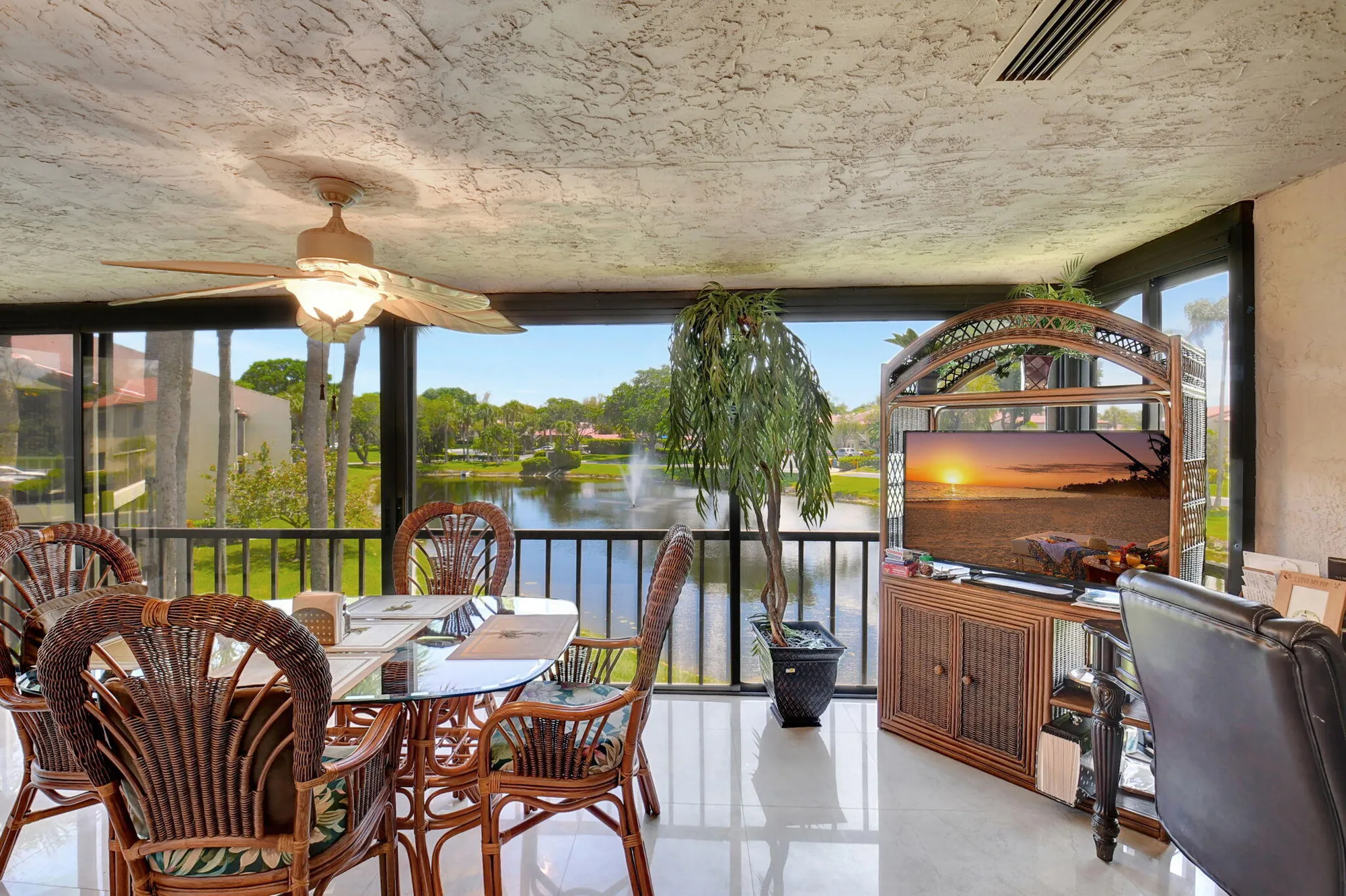 Property Slideshow image 19 of 48 | 21214 lago cir b, Boca Raton, FL, 33433