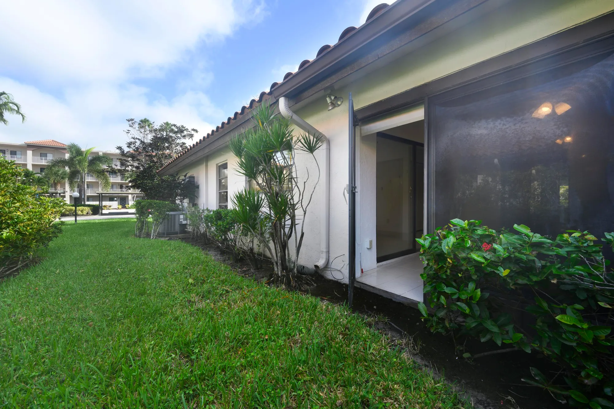 Property Slideshow image 12 of 25 | 6222 pointe regal cir, Delray Beach, FL, 33484