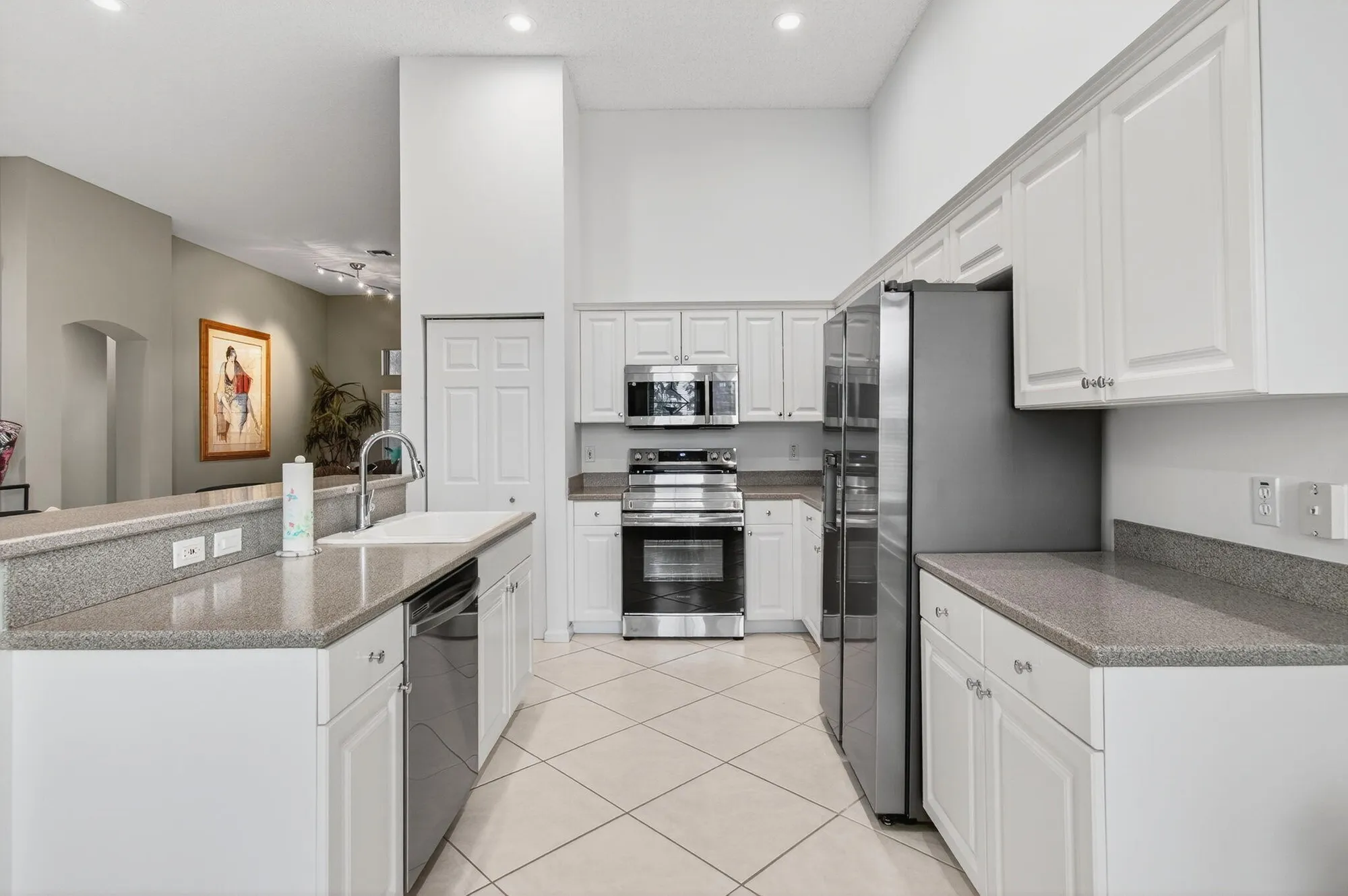 Property Slideshow image 16 of 105 | 6886 swansea ln, Boynton Beach, FL, 33472