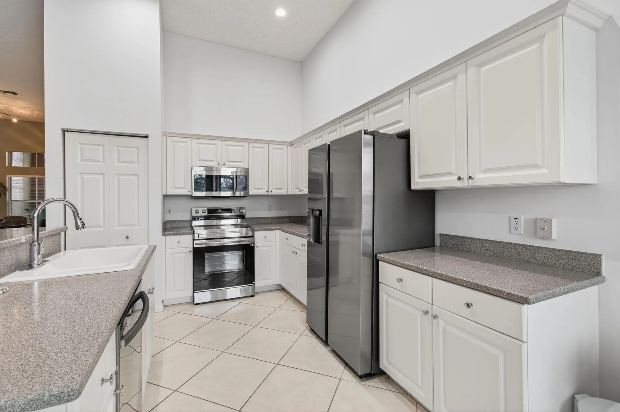 Property Slideshow image 18 of 105 | 6886 swansea ln, Boynton Beach, FL, 33472