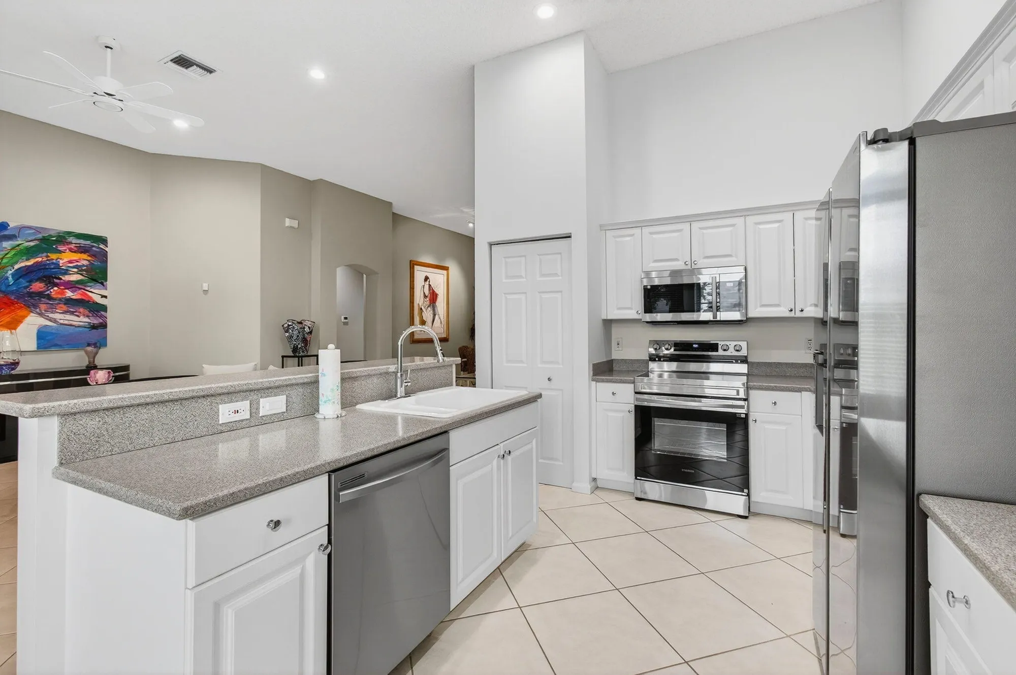 Property Slideshow image 17 of 105 | 6886 swansea ln, Boynton Beach, FL, 33472