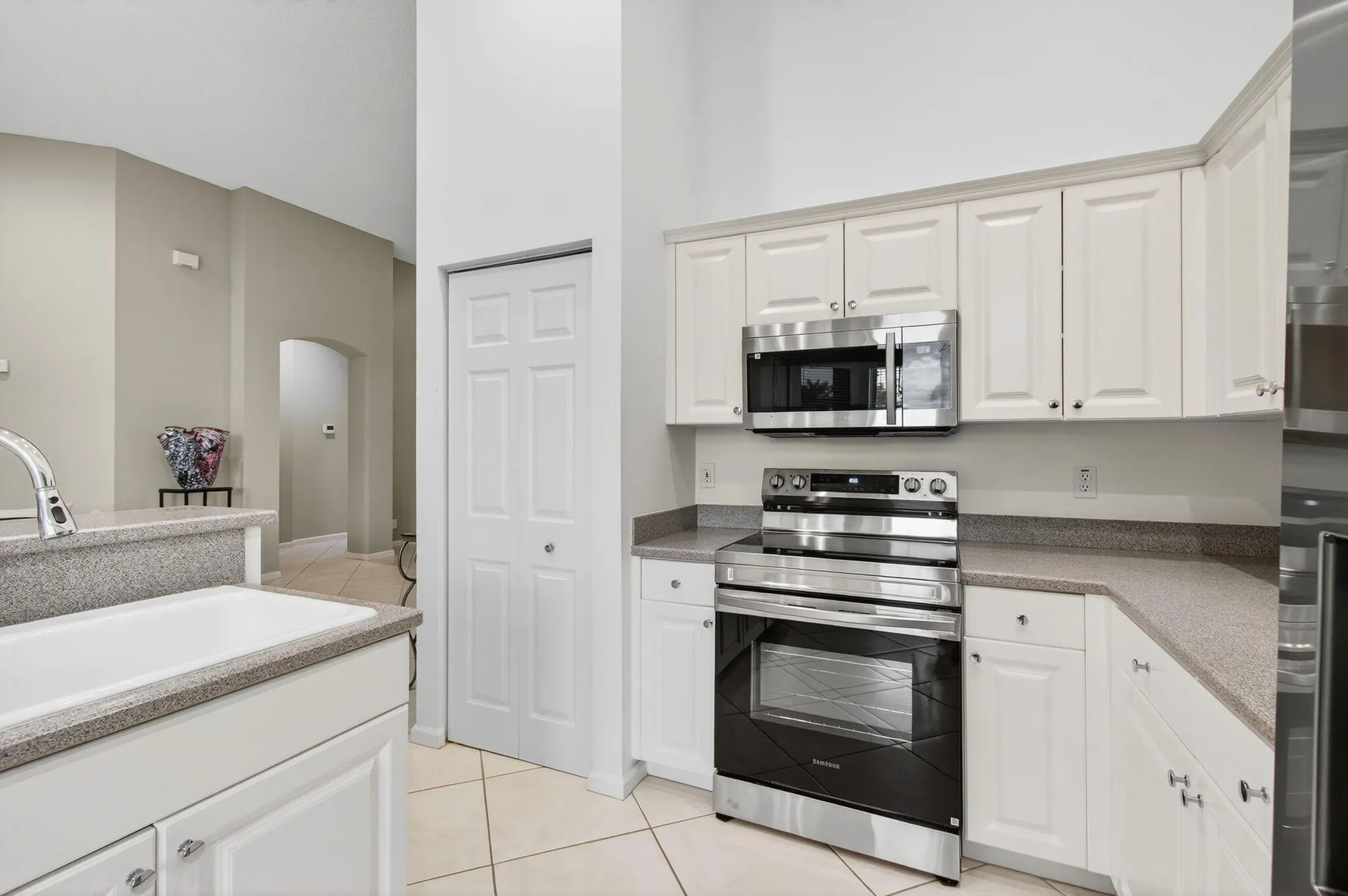 Property Slideshow image 19 of 105 | 6886 swansea ln, Boynton Beach, FL, 33472