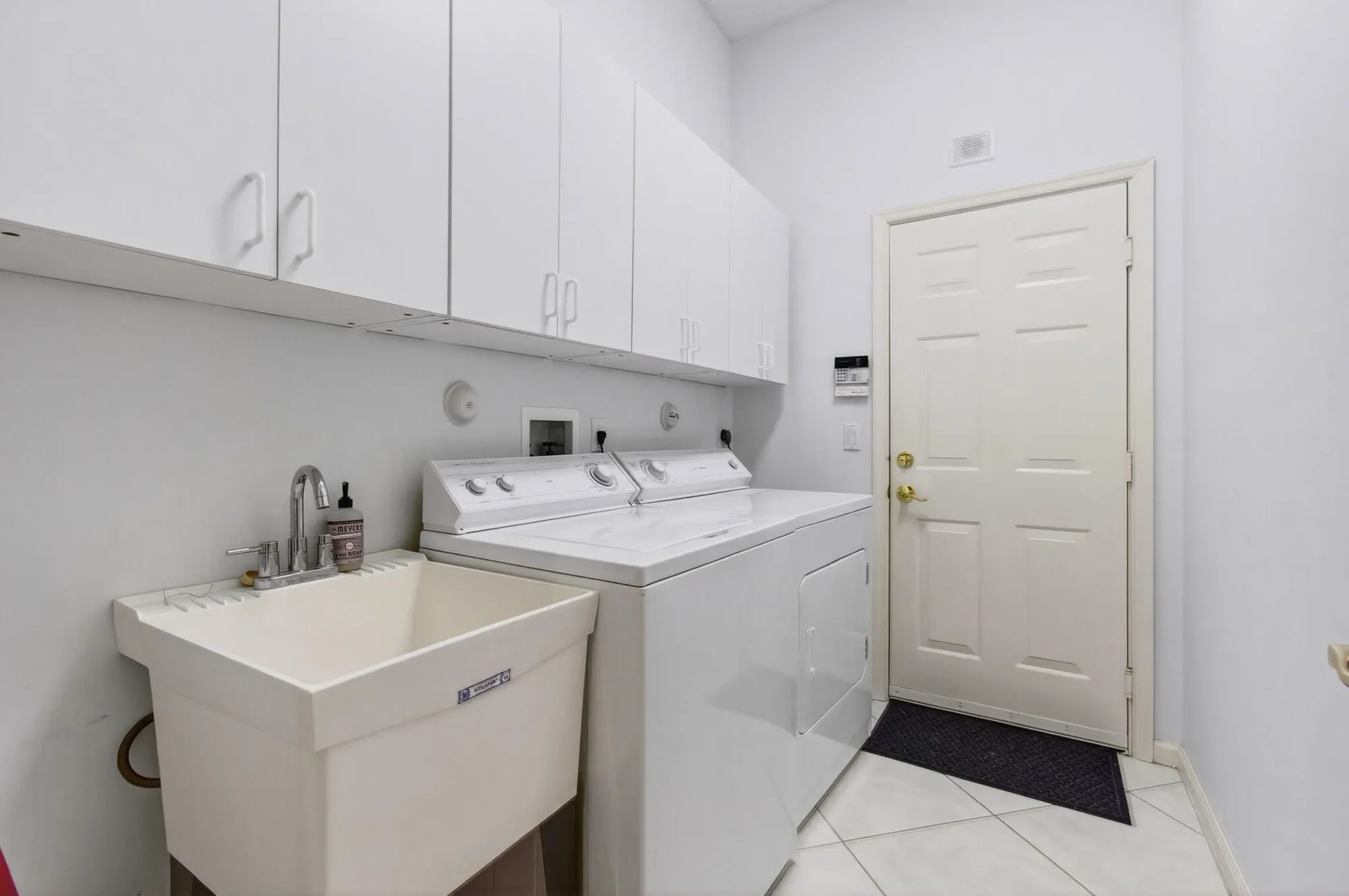 Property Slideshow image 28 of 105 | 6886 swansea ln, Boynton Beach, FL, 33472