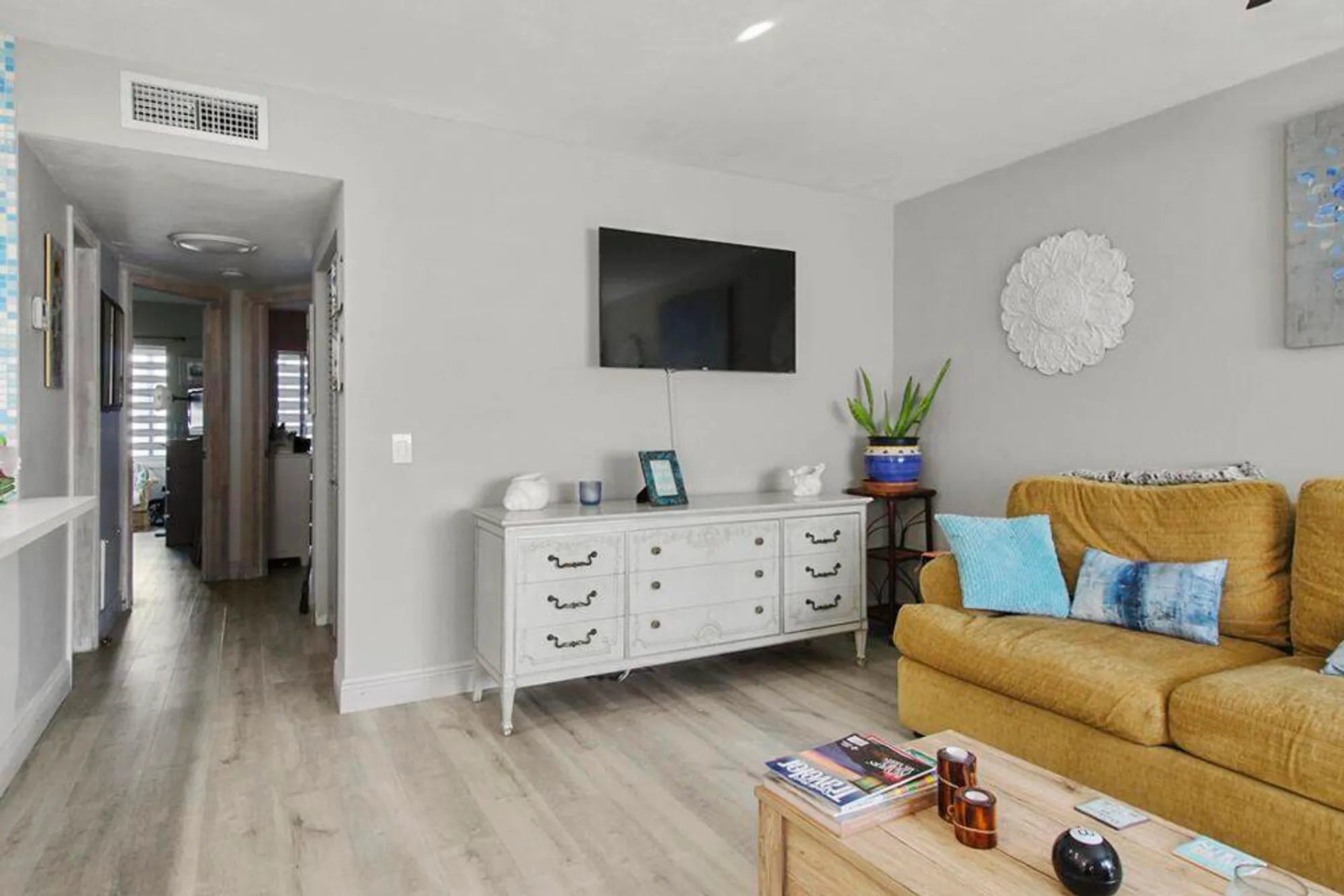 Property Slideshow image 11 of 28 | 2920 lake osborne dr 103, Lake Worth Beach, FL, 33461