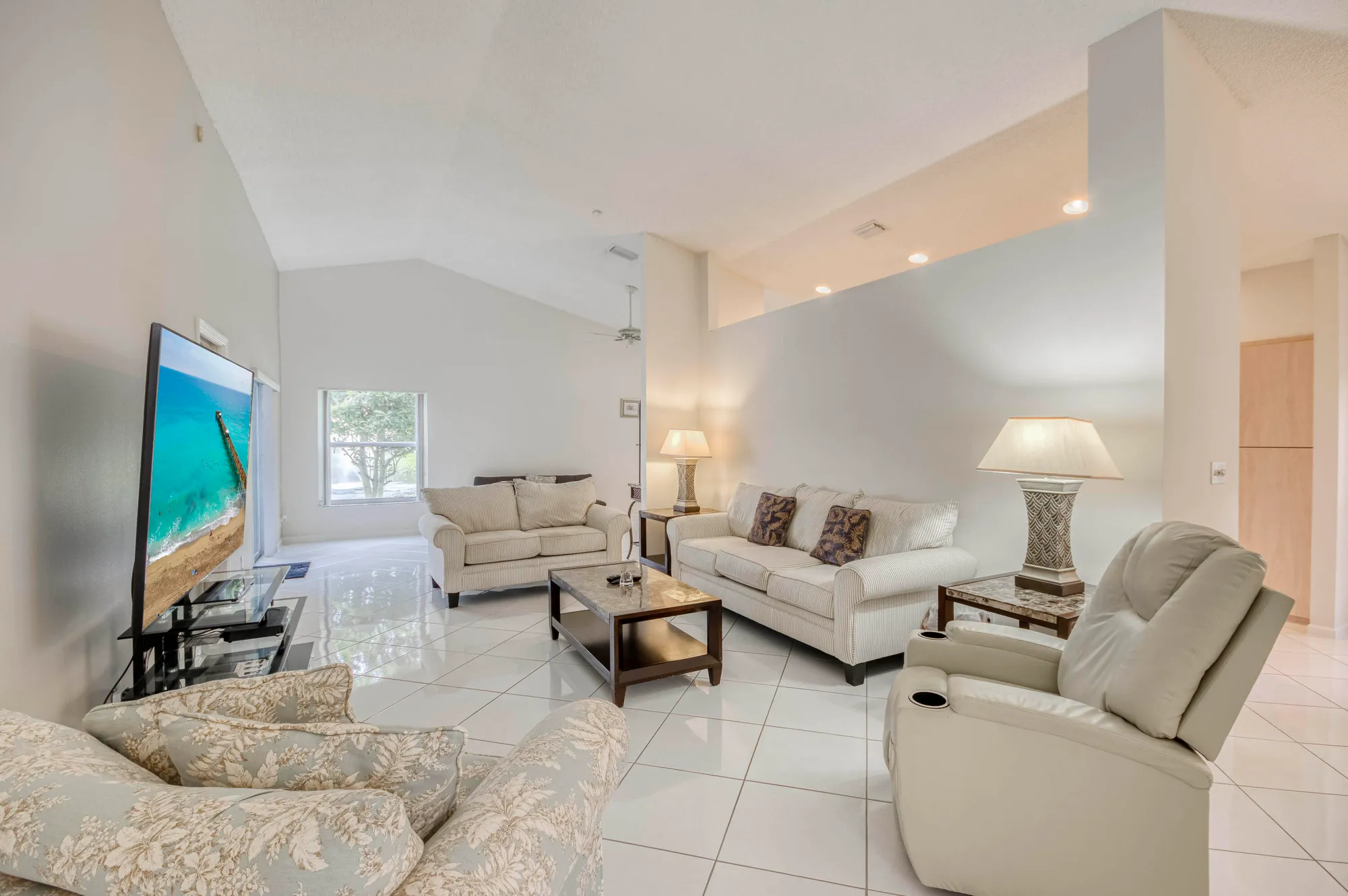 Property Slideshow image 6 of 38 | 5055 robino cir, West Palm Beach, FL, 33417