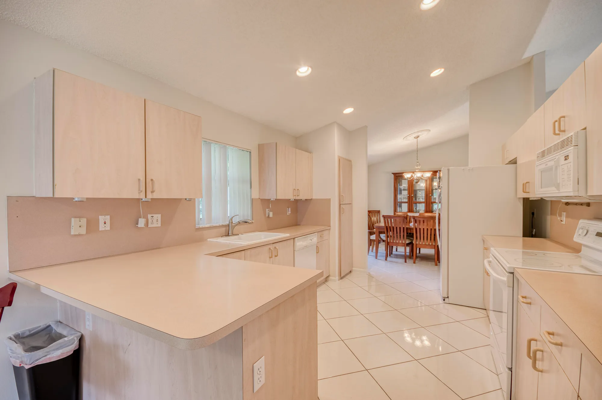 Property Slideshow image 10 of 38 | 5055 robino cir, West Palm Beach, FL, 33417