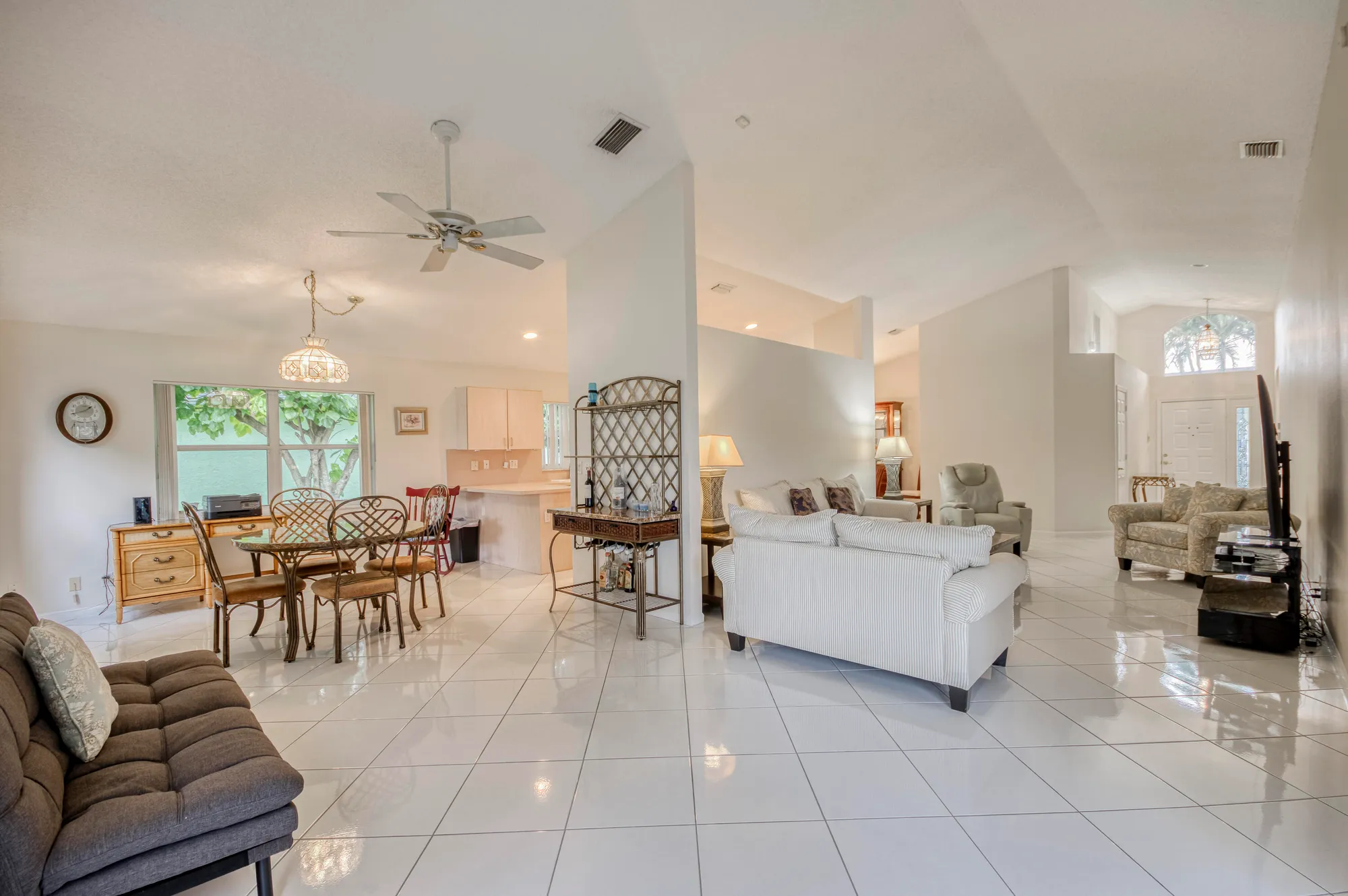 Property Slideshow image 8 of 38 | 5055 robino cir, West Palm Beach, FL, 33417