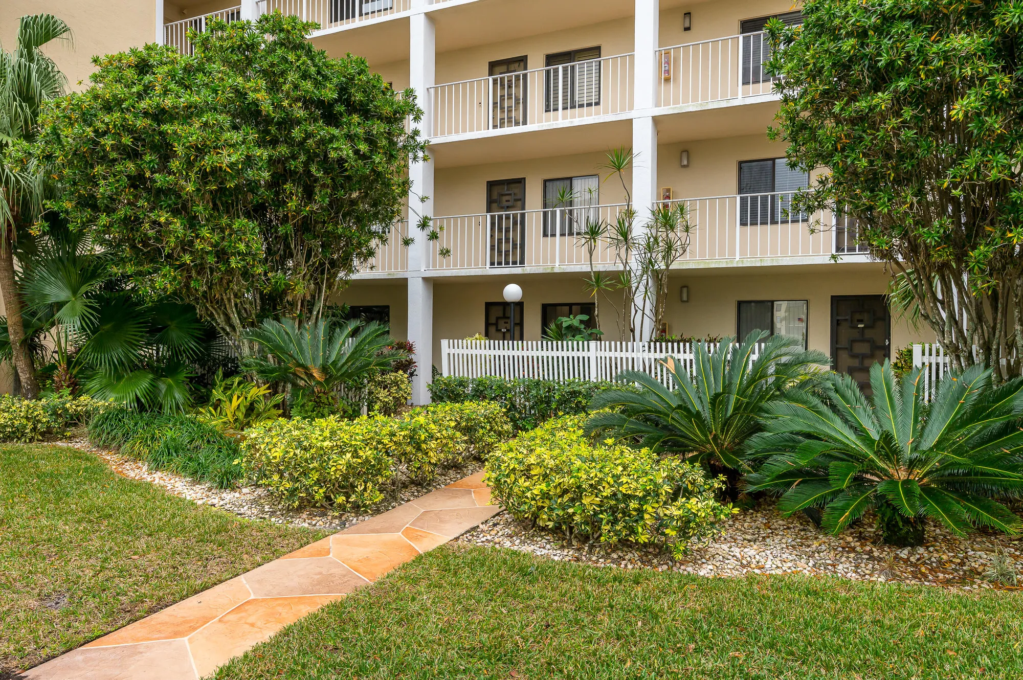 Property Slideshow image 14 of 16 | 7290 kinghurst dr apt 102, Delray Beach, FL, 33446
